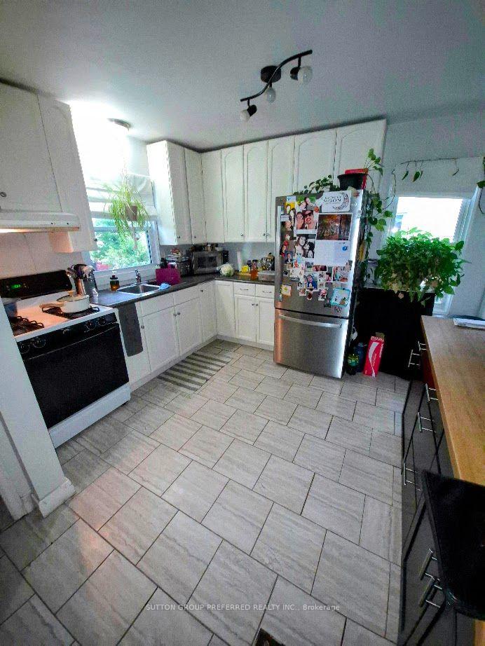 Photo 7 of 208 Linwood Street, London, East C — HOMEH