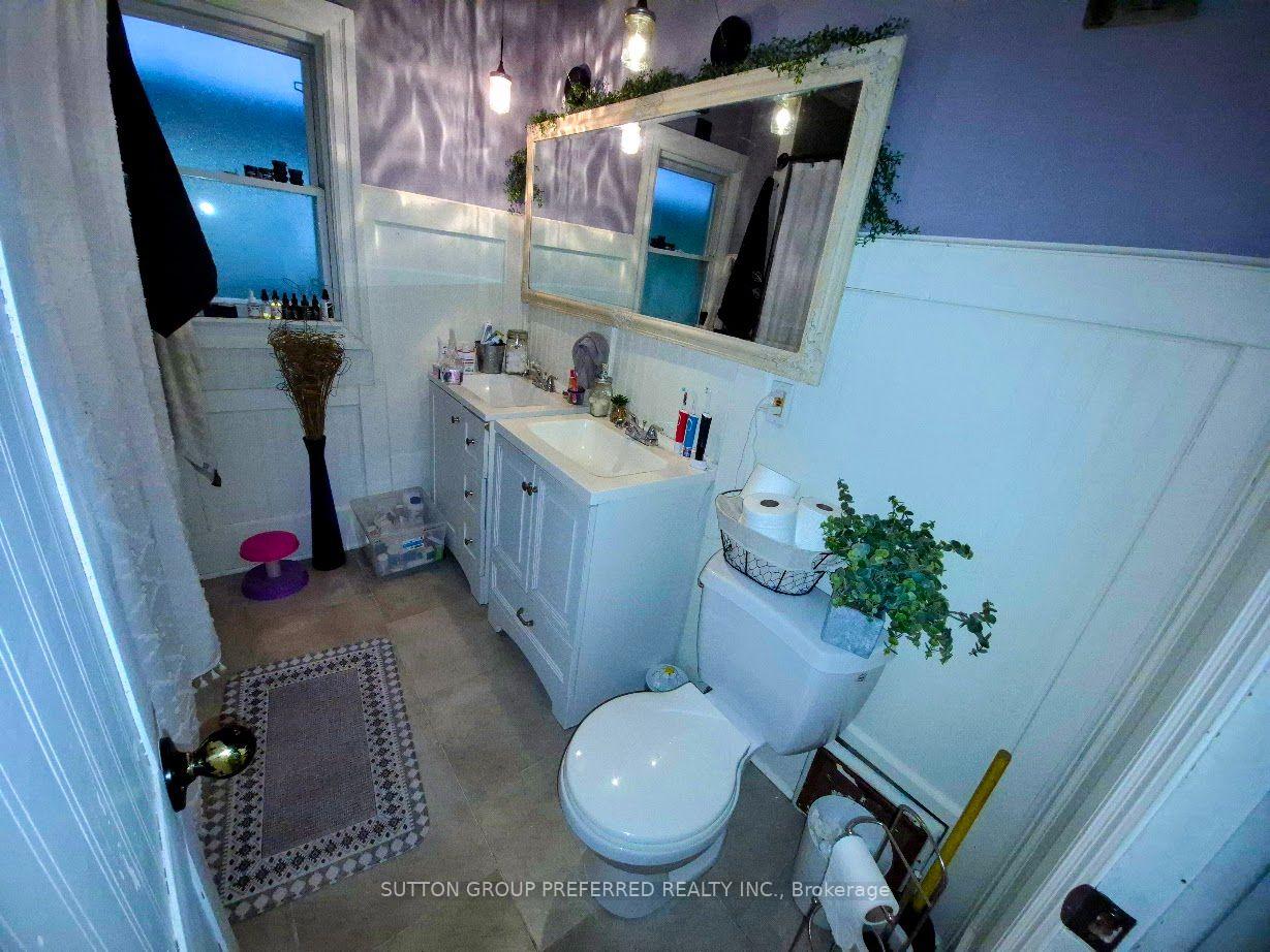 Photo 9 of 208 Linwood Street, London, East C — HOMEH