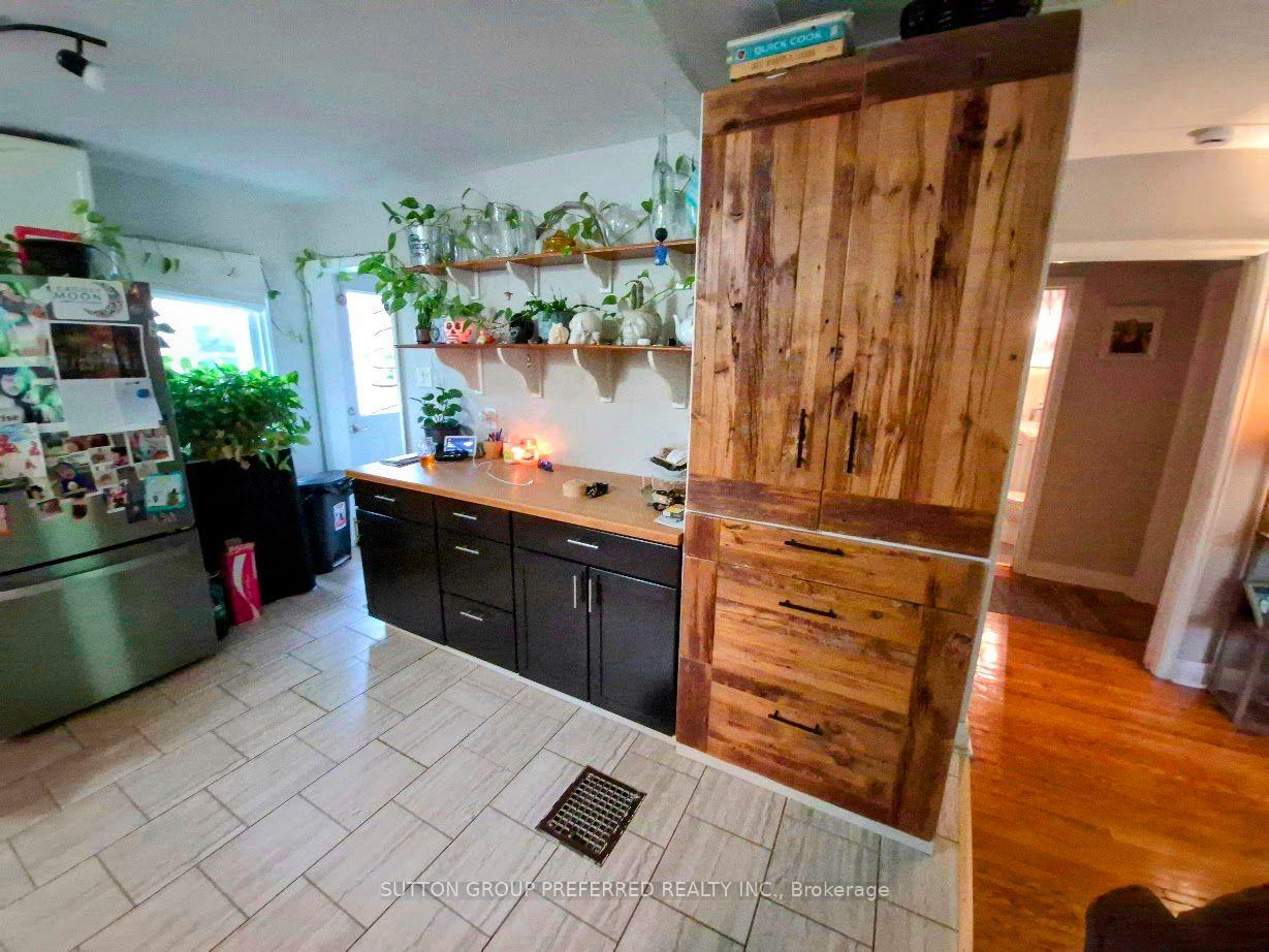 Photo 14 of 208 Linwood Street, London, East C — HOMEH