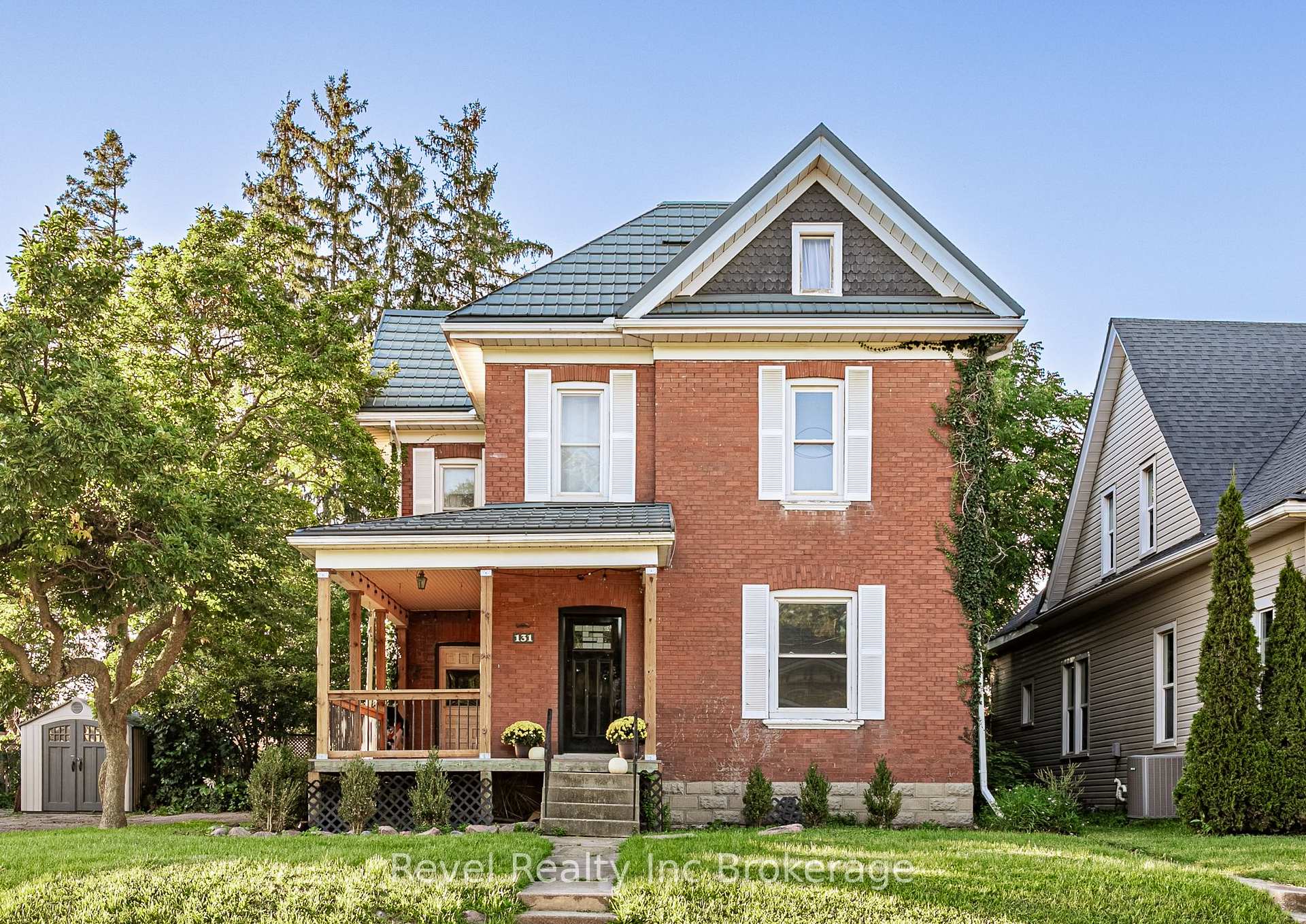 Photo of 131 King Street E