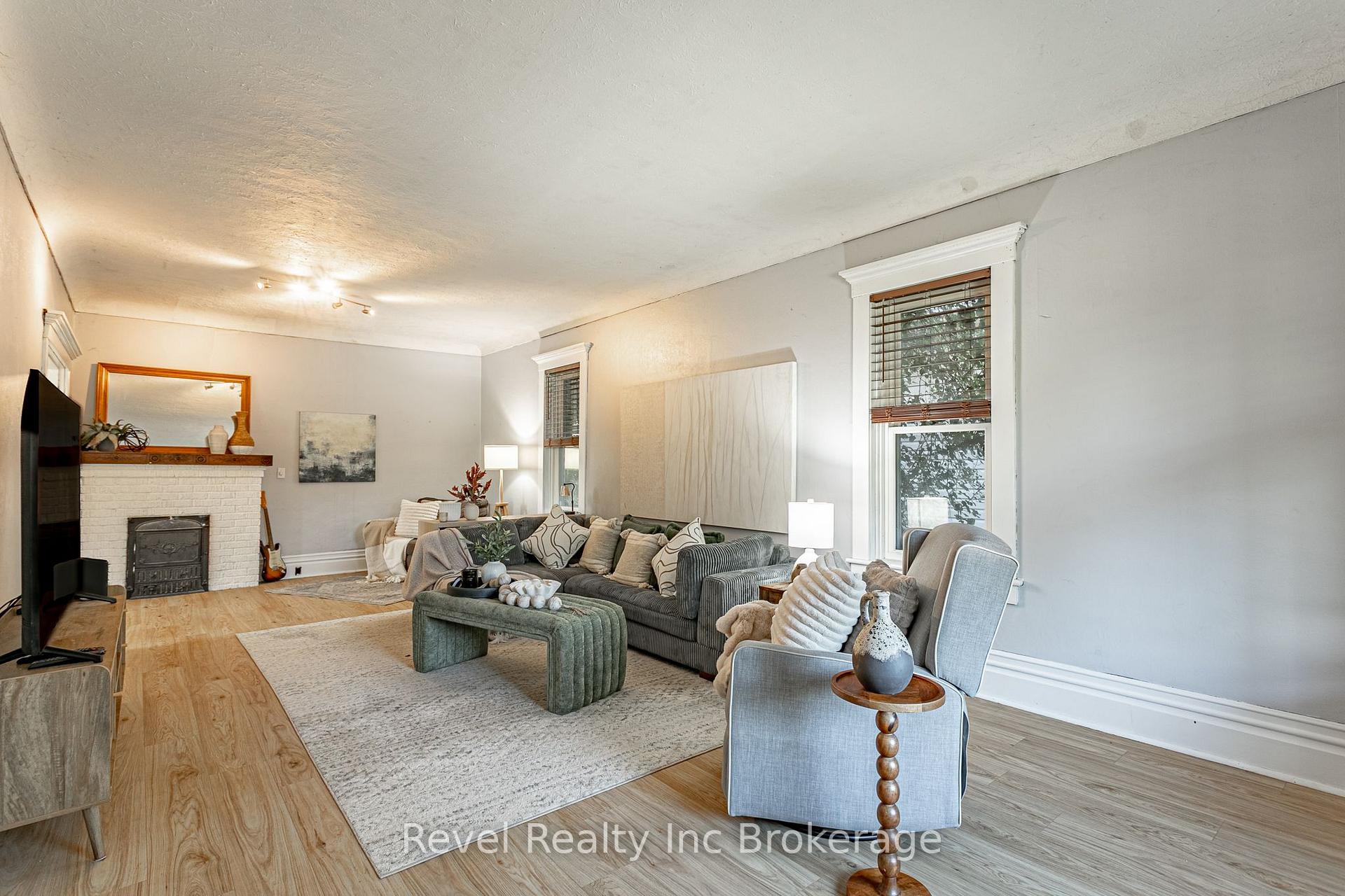 Photo 10 of 131 King Street E, Ingersoll, Ingersoll - South — HOMEH