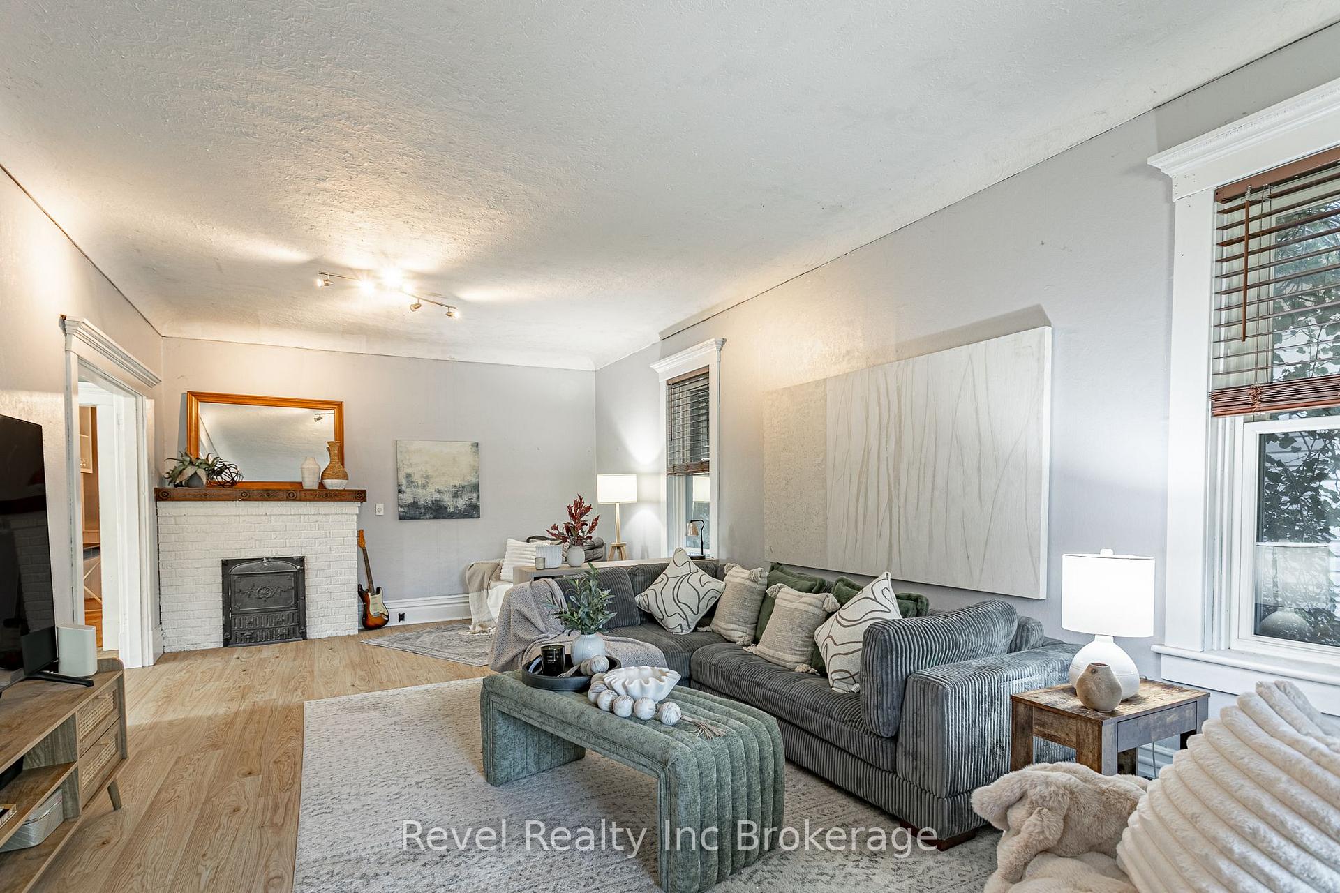Photo 11 of 131 King Street E, Ingersoll, Ingersoll - South — HOMEH