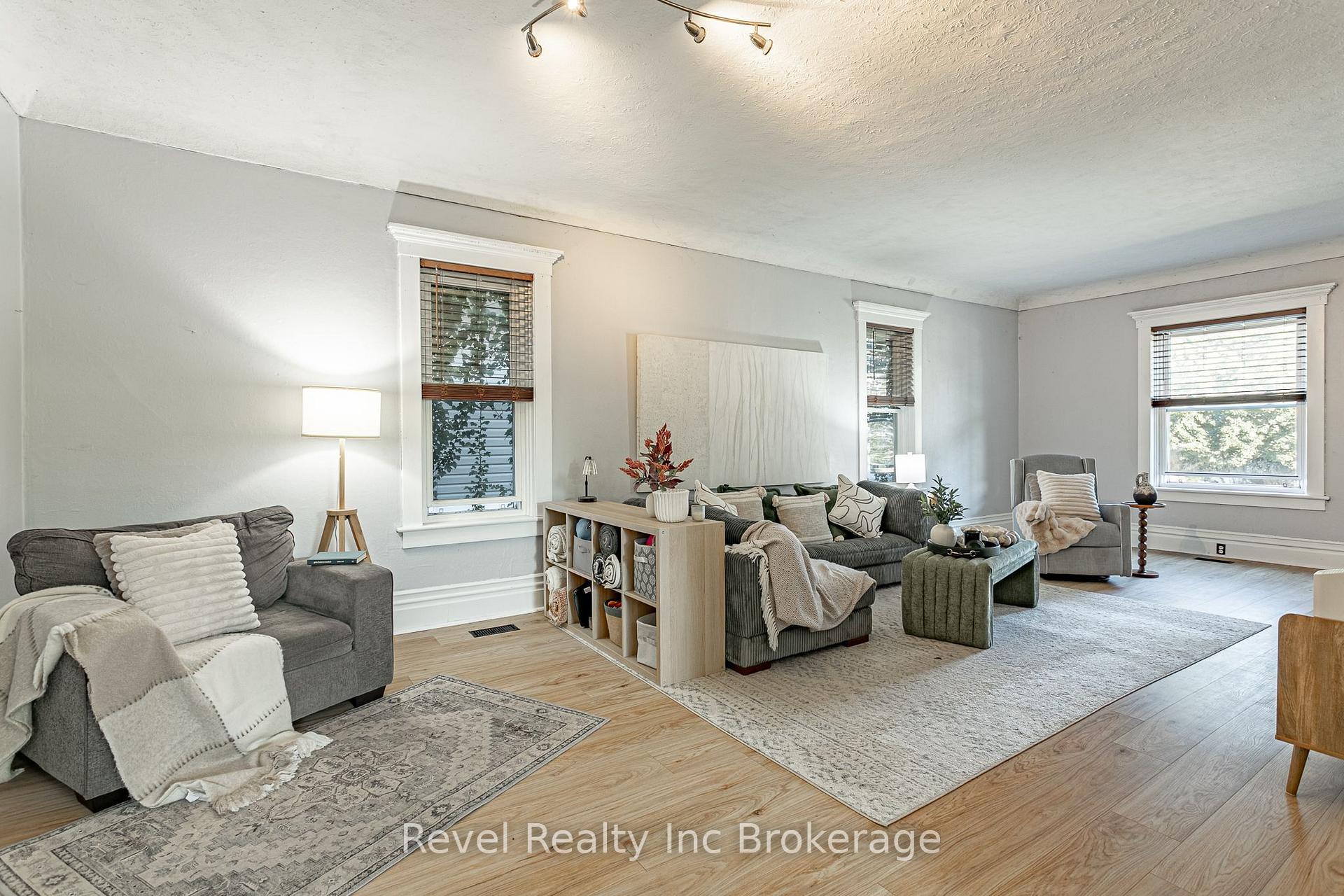 Photo 12 of 131 King Street E, Ingersoll, Ingersoll - South — HOMEH