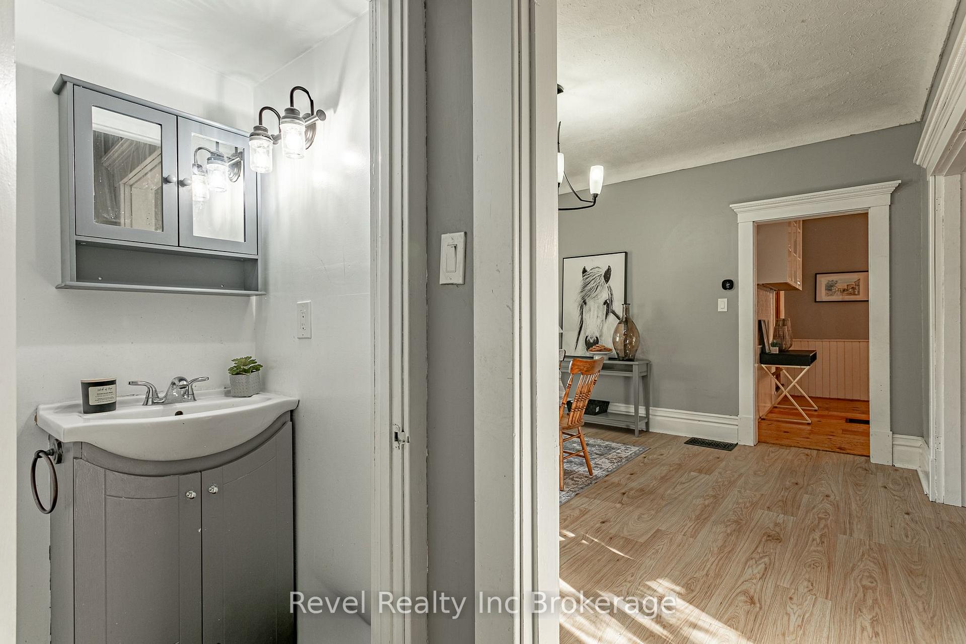 Photo 22 of 131 King Street E, Ingersoll, Ingersoll - South — HOMEH