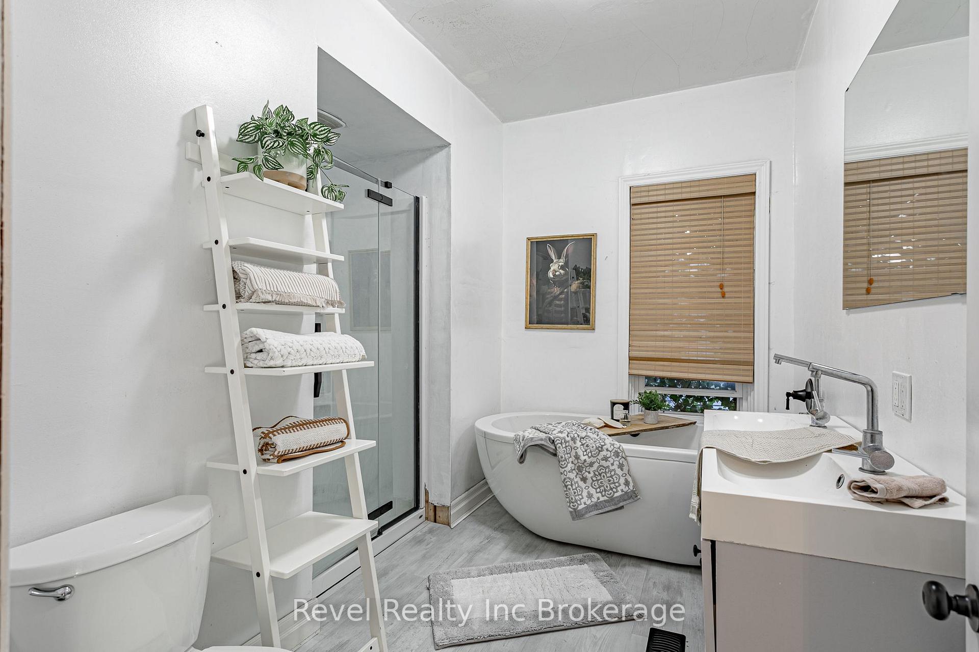 Photo 28 of 131 King Street E, Ingersoll, Ingersoll - South — HOMEH