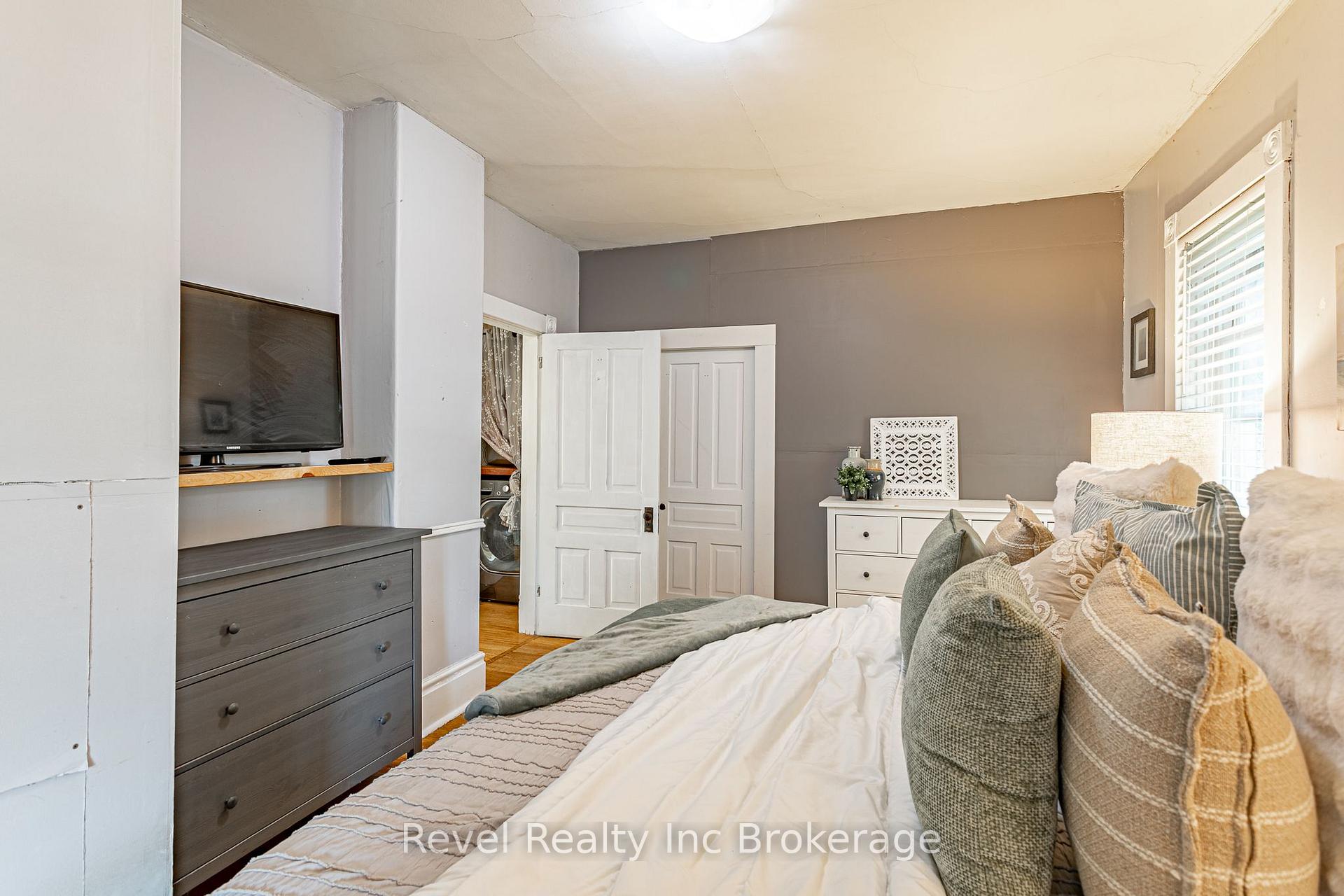 Photo 30 of 131 King Street E, Ingersoll, Ingersoll - South — HOMEH