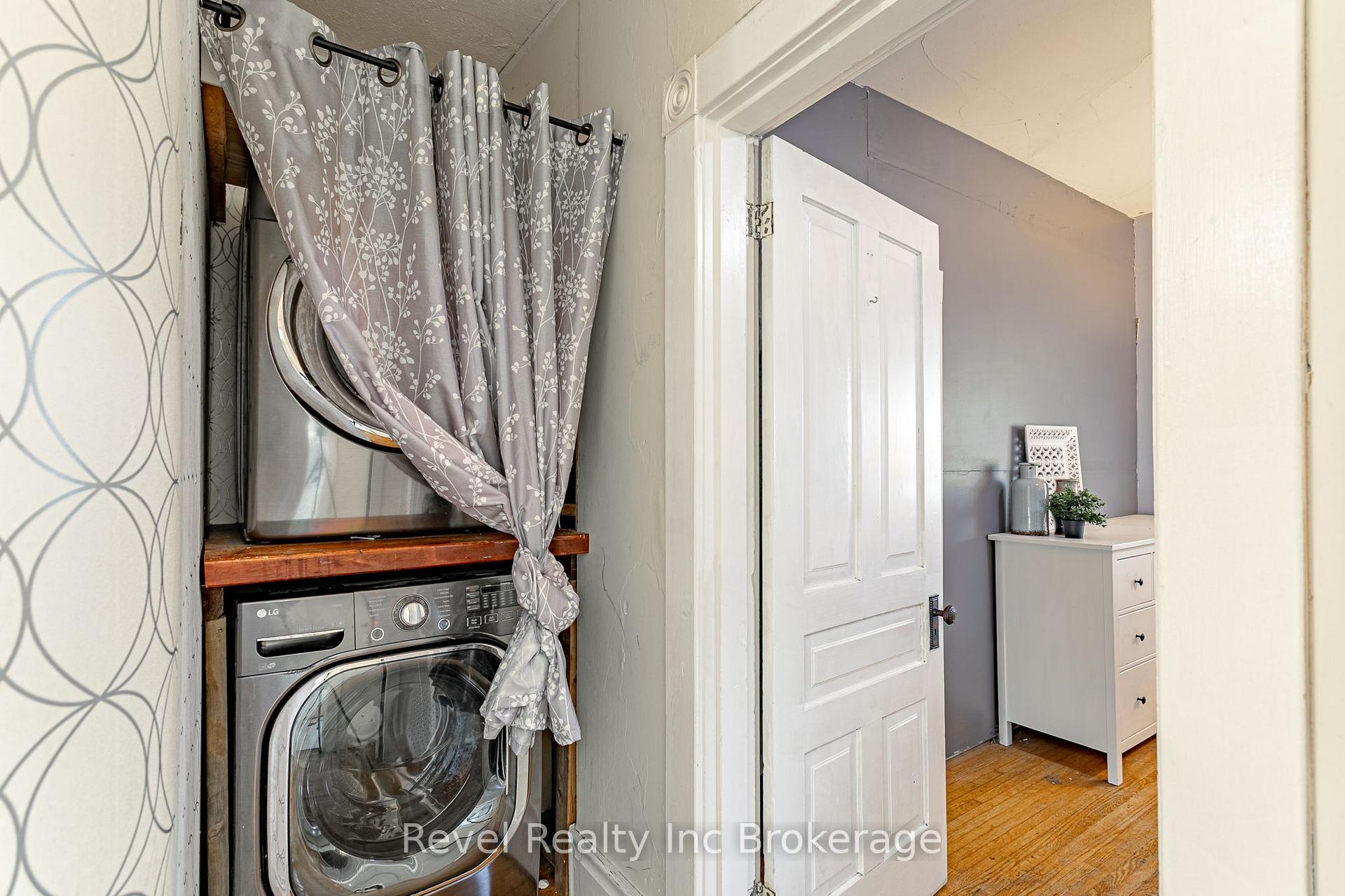 Photo 33 of 131 King Street E, Ingersoll, Ingersoll - South — HOMEH