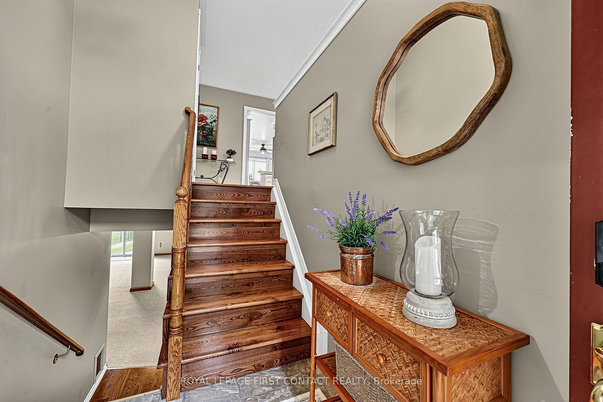 Photo 5 of 22 Logan Court, Barrie, Holly — HOMEH