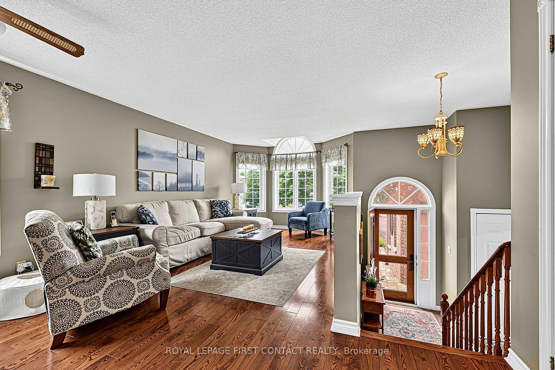 Photo 6 of 22 Logan Court, Barrie, Holly — HOMEH