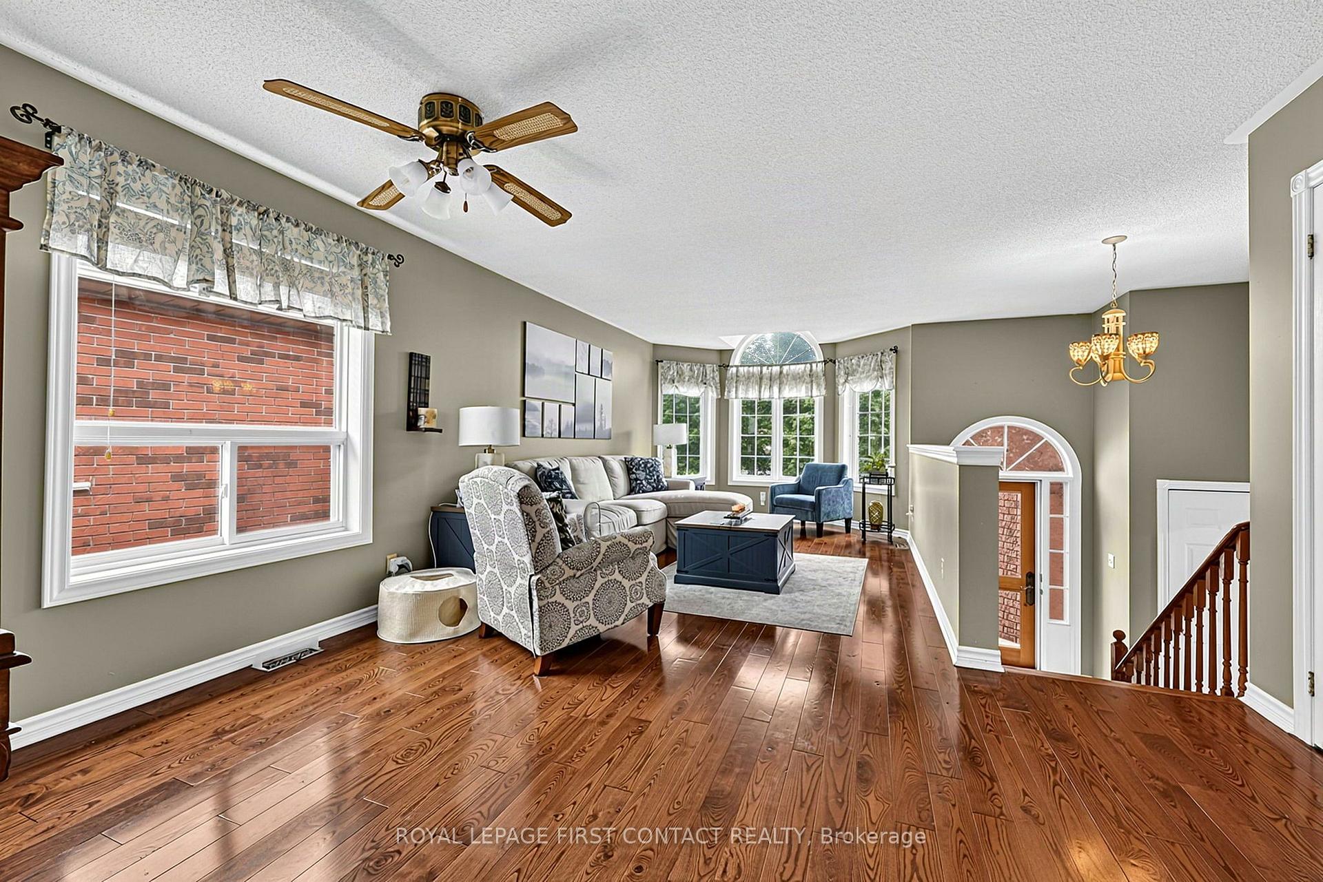 Photo 7 of 22 Logan Court, Barrie, Holly — HOMEH
