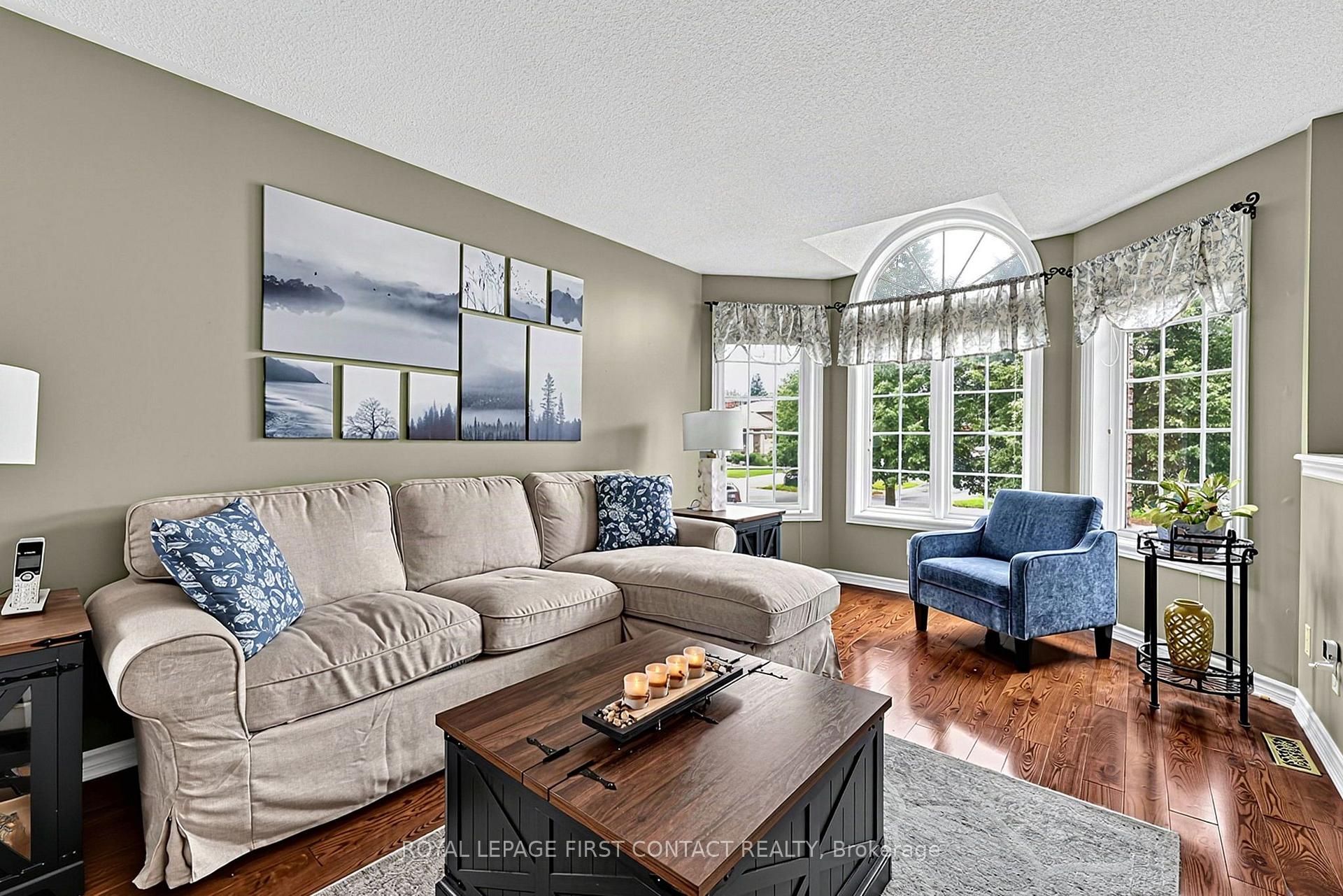 Photo 8 of 22 Logan Court, Barrie, Holly — HOMEH