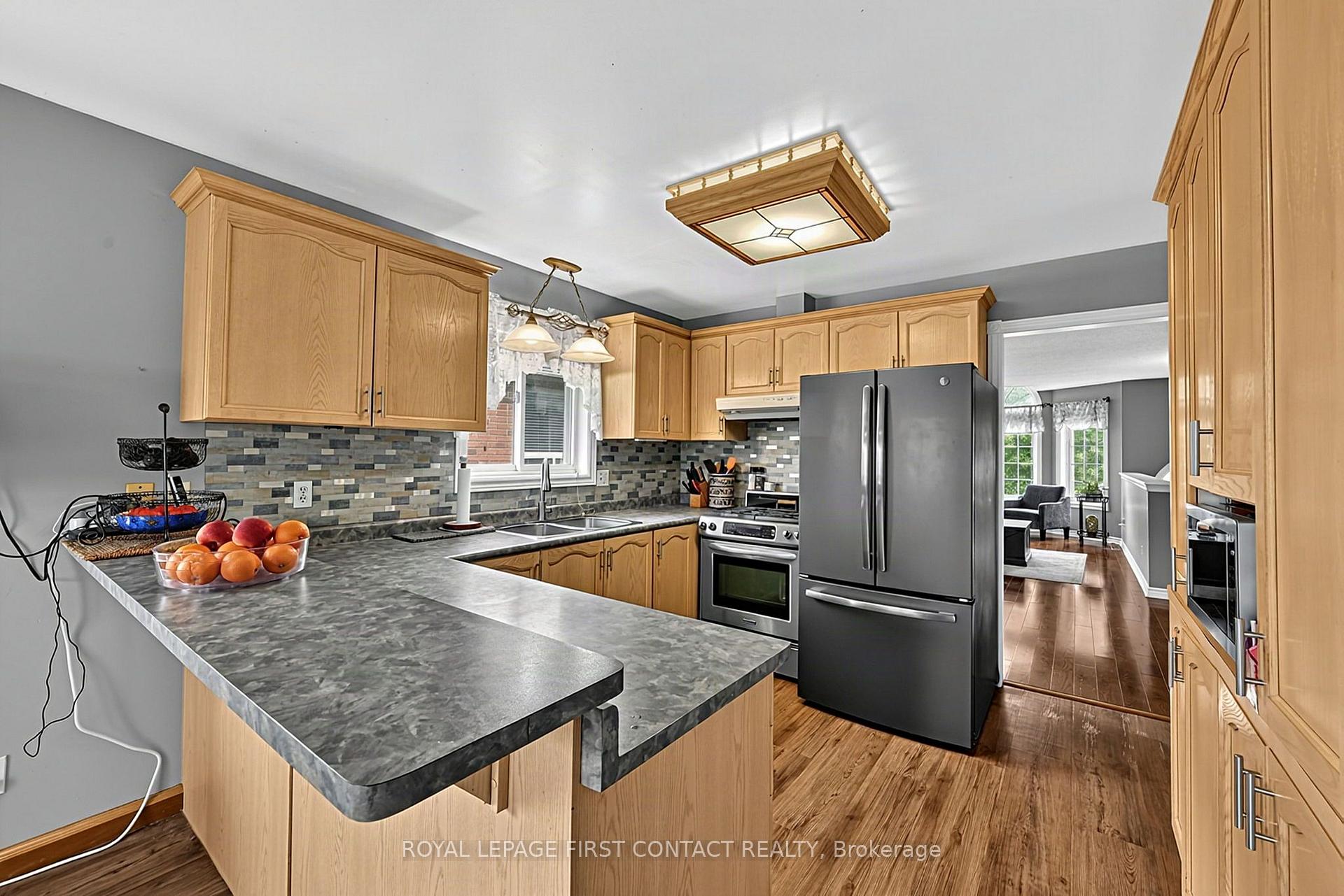Photo 12 of 22 Logan Court, Barrie, Holly — HOMEH