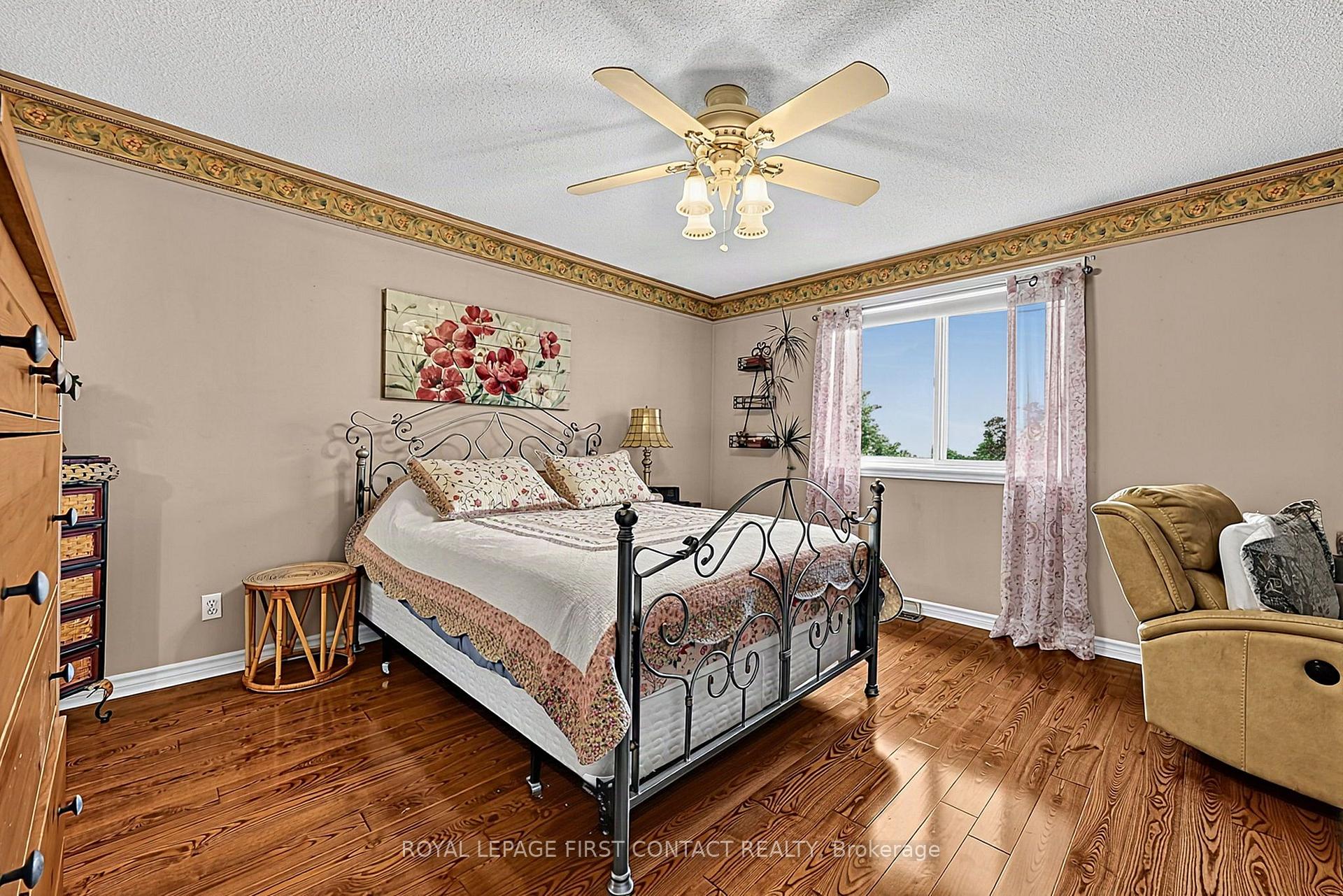 Photo 14 of 22 Logan Court, Barrie, Holly — HOMEH