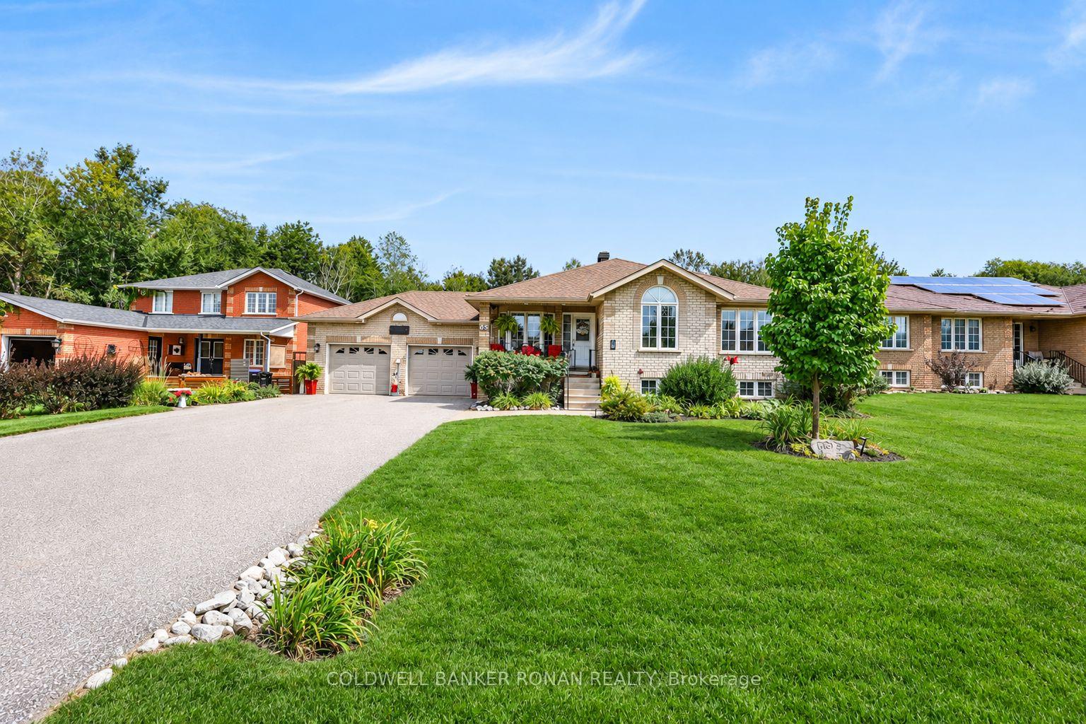Photo 2 of 65 Burbank Circle, Adjala-Tosorontio, Everett — HOMEH