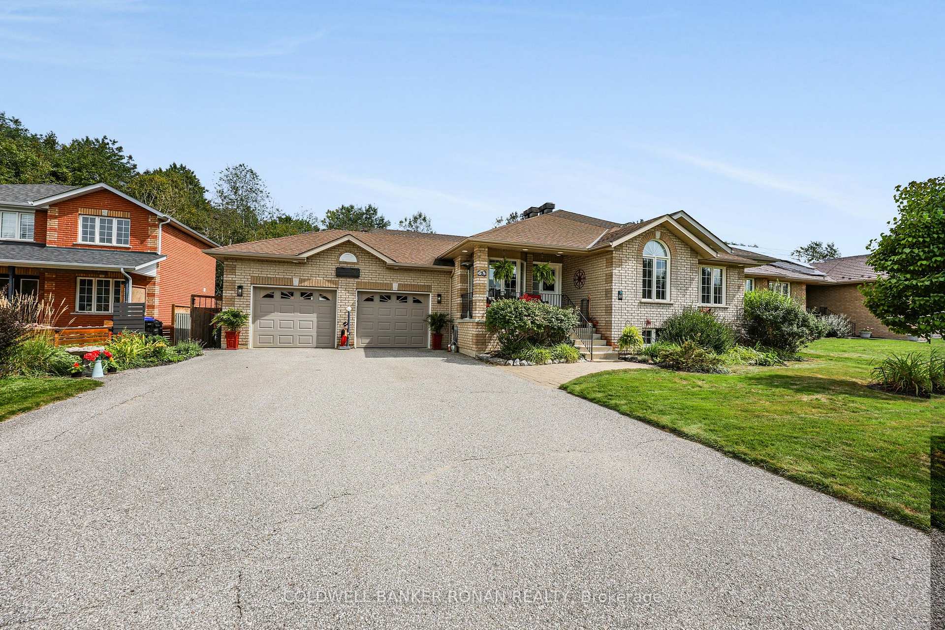 Photo 3 of 65 Burbank Circle, Adjala-Tosorontio, Everett — HOMEH