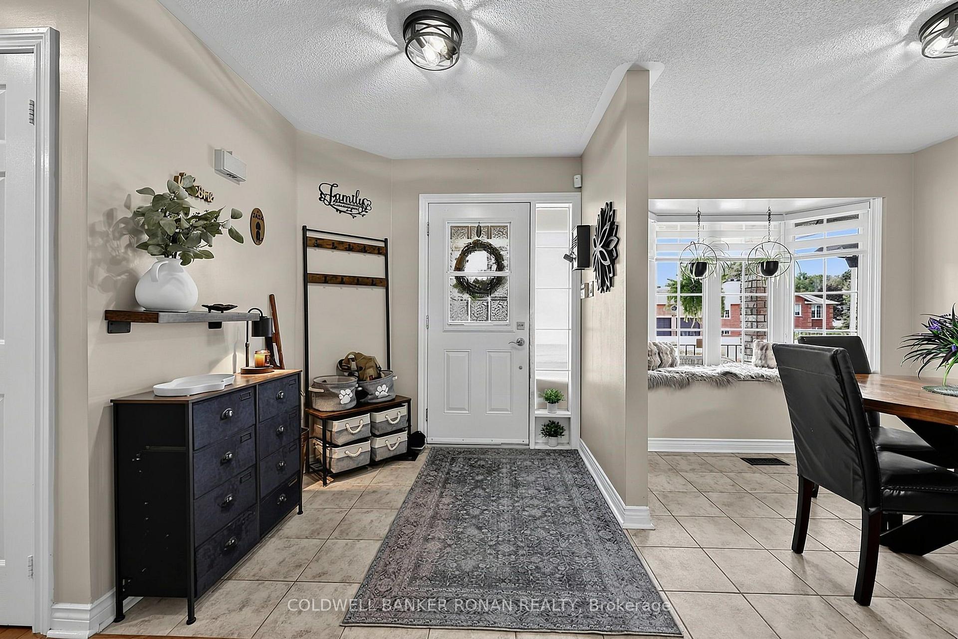 Photo 5 of 65 Burbank Circle, Adjala-Tosorontio, Everett — HOMEH