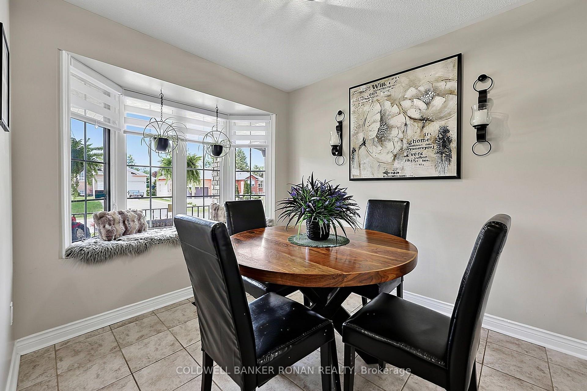 Photo 6 of 65 Burbank Circle, Adjala-Tosorontio, Everett — HOMEH
