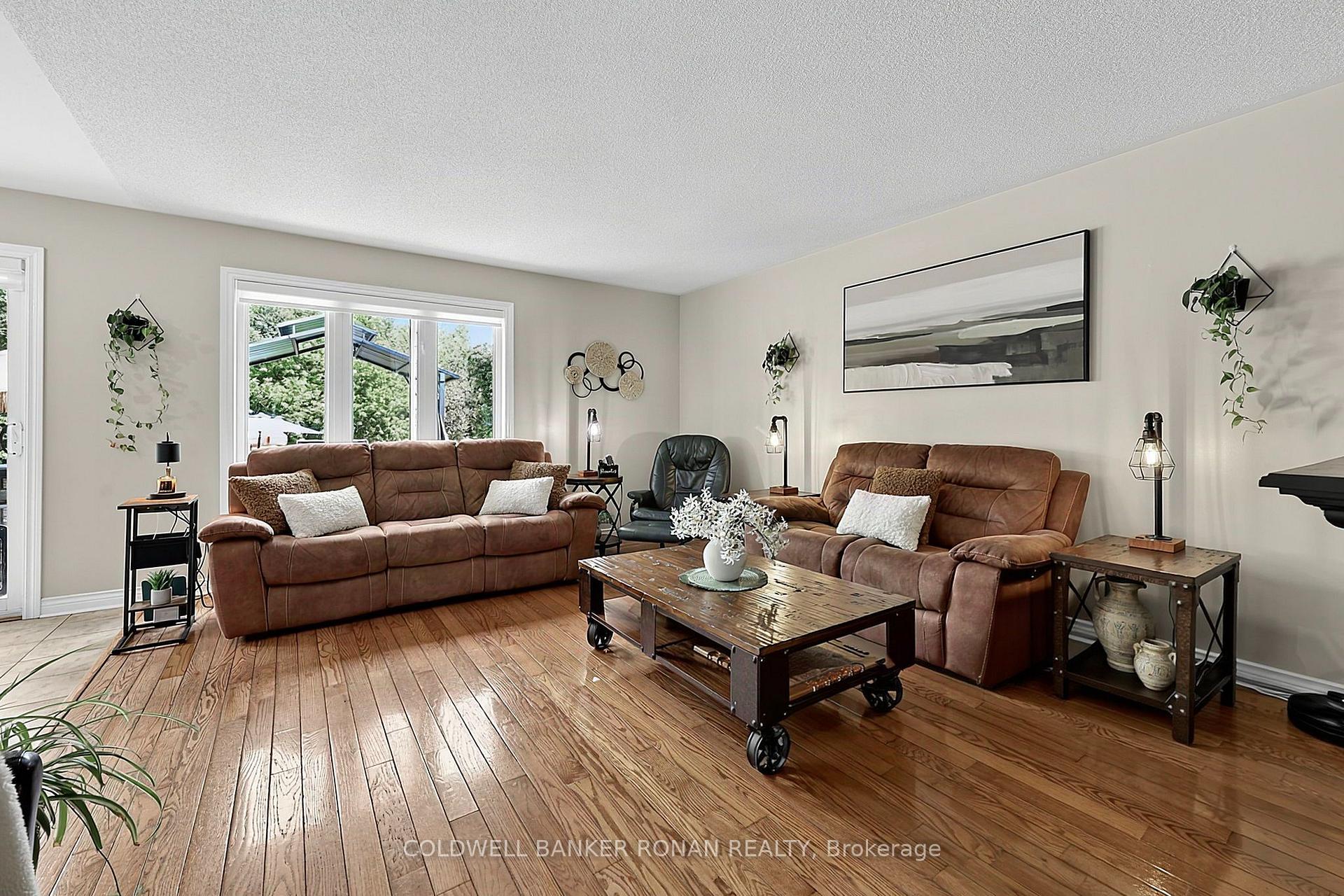 Photo 10 of 65 Burbank Circle, Adjala-Tosorontio, Everett — HOMEH