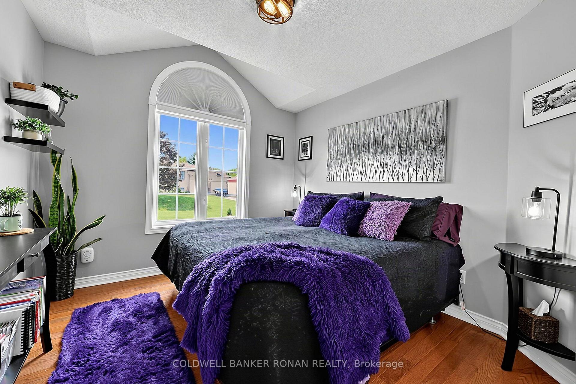 Photo 15 of 65 Burbank Circle, Adjala-Tosorontio, Everett — HOMEH