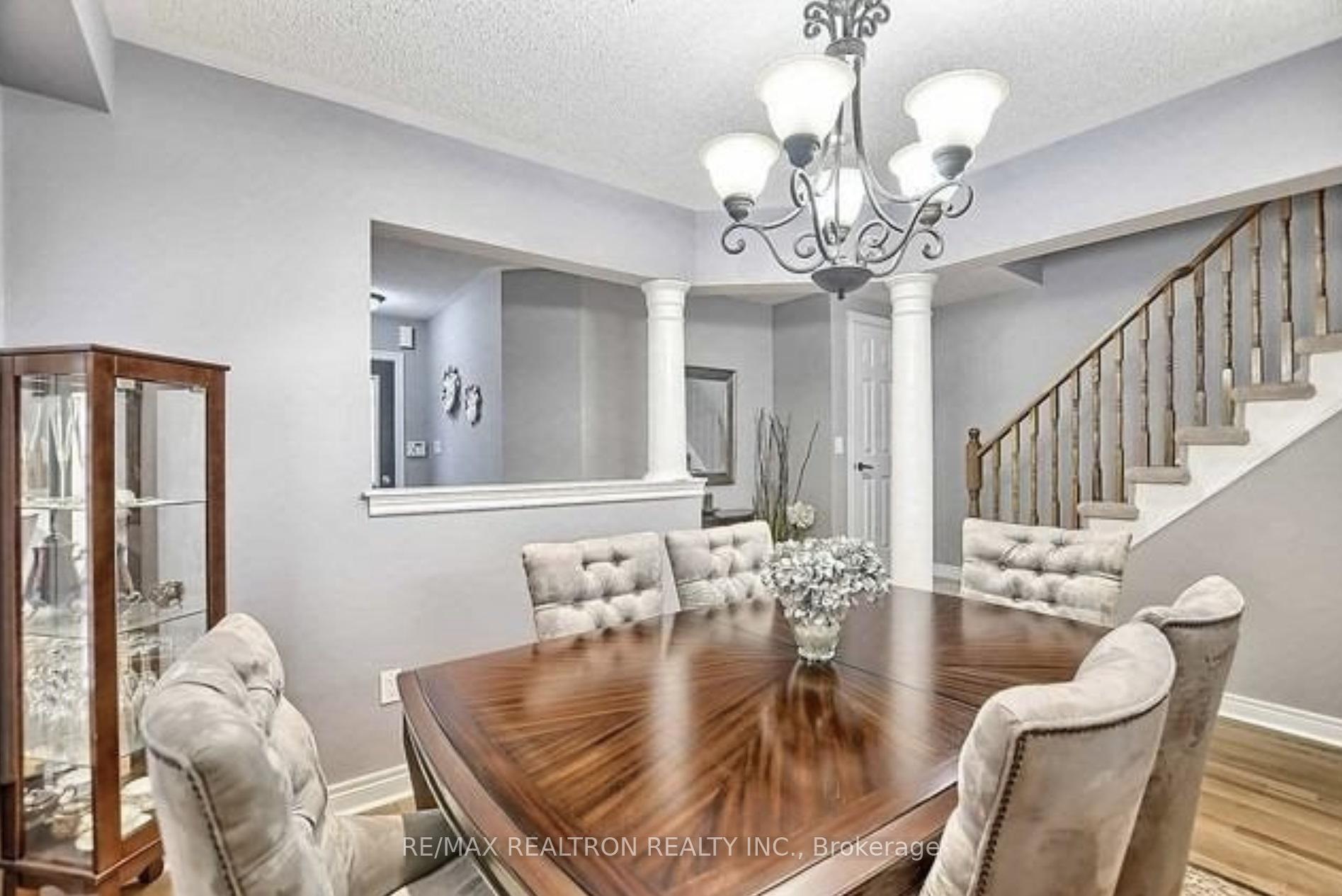 Photo 3 of 31 Baywell Crescent, Aurora, Bayview Wellington — HOMEH