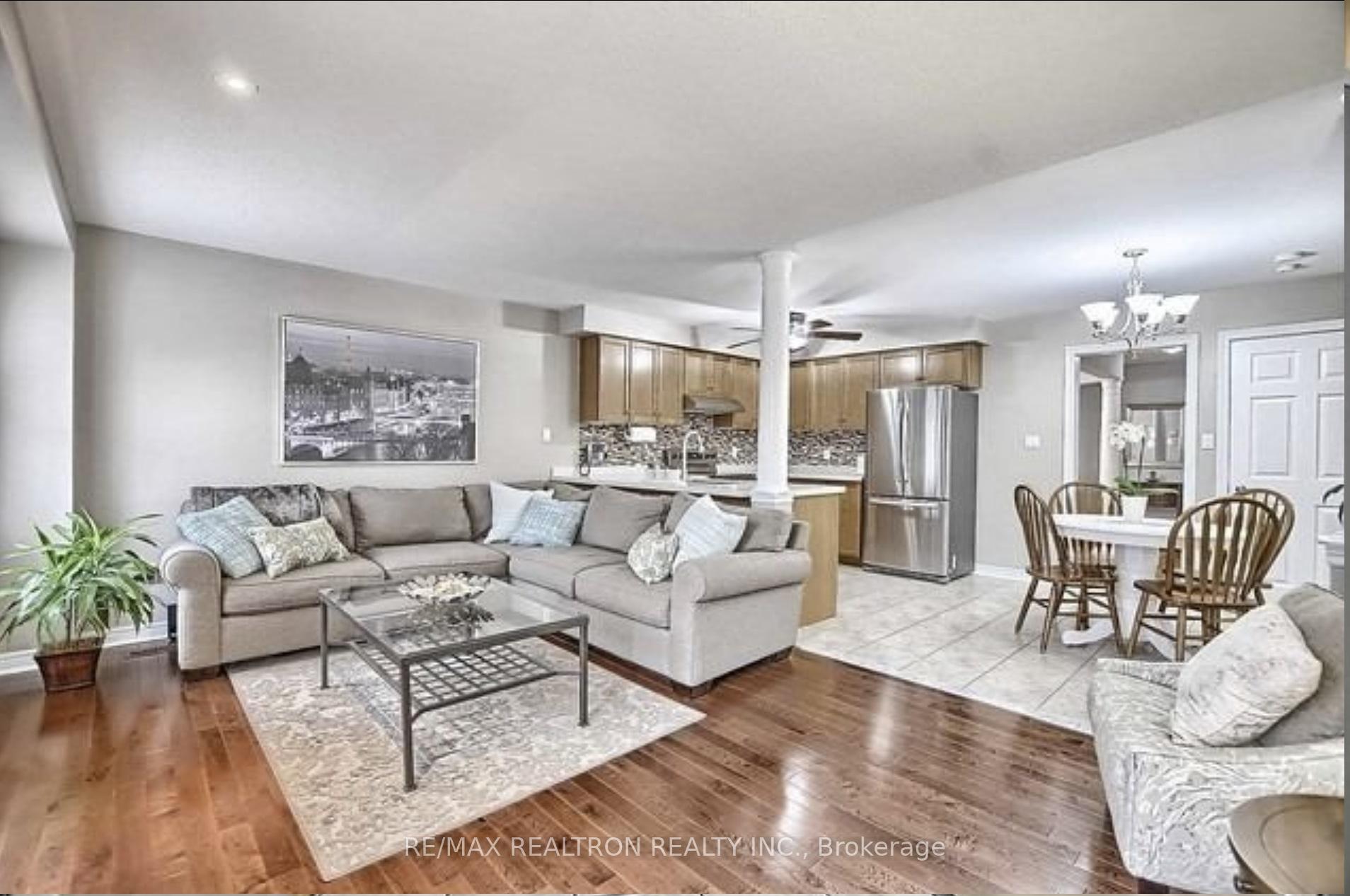 Photo 5 of 31 Baywell Crescent, Aurora, Bayview Wellington — HOMEH