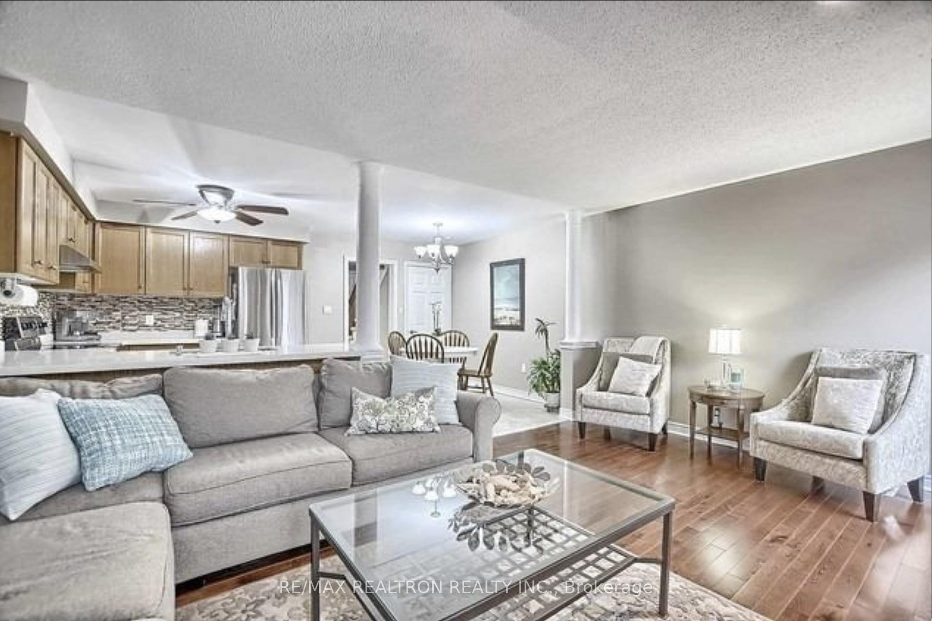 Photo 8 of 31 Baywell Crescent, Aurora, Bayview Wellington — HOMEH