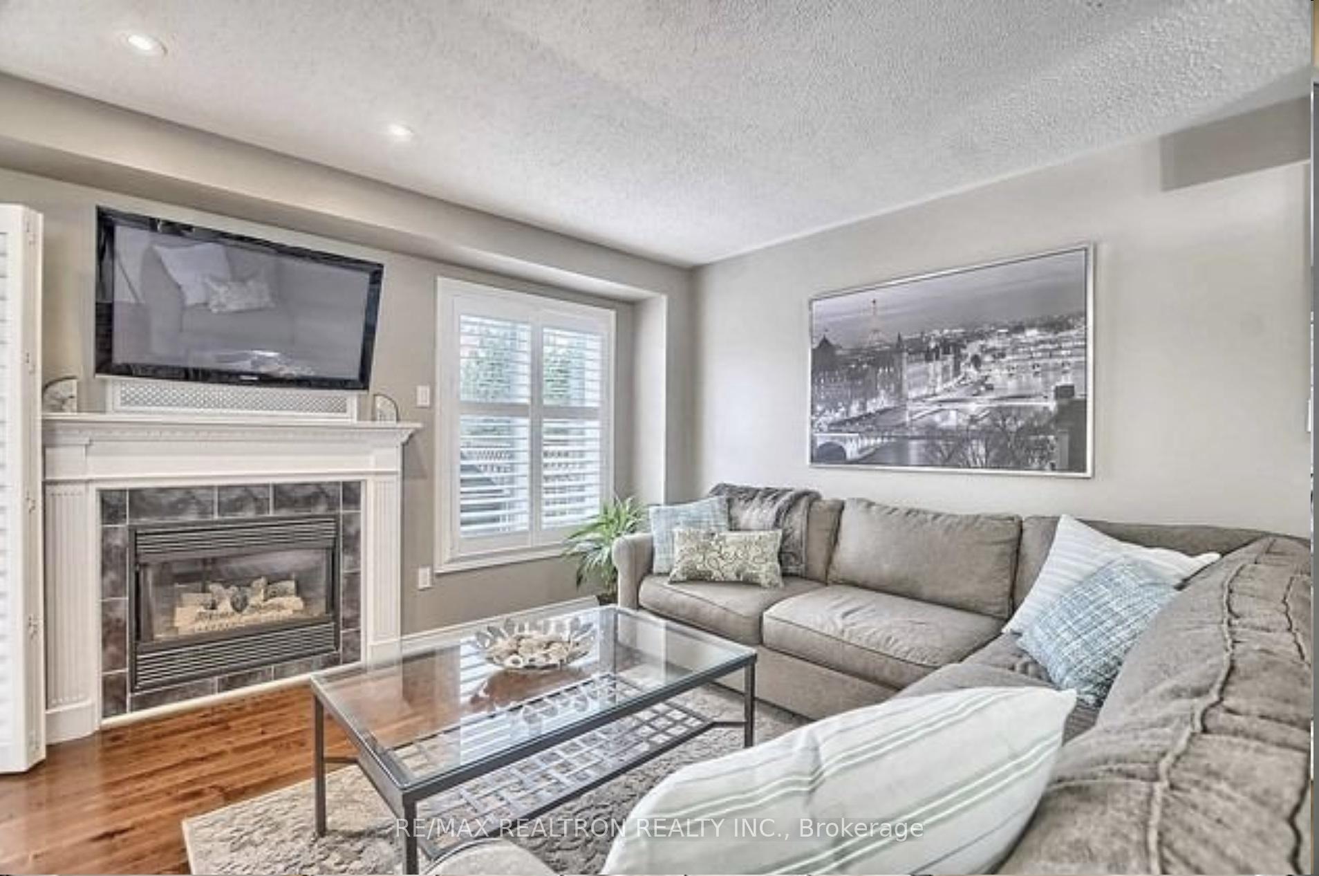 Photo 10 of 31 Baywell Crescent, Aurora, Bayview Wellington — HOMEH