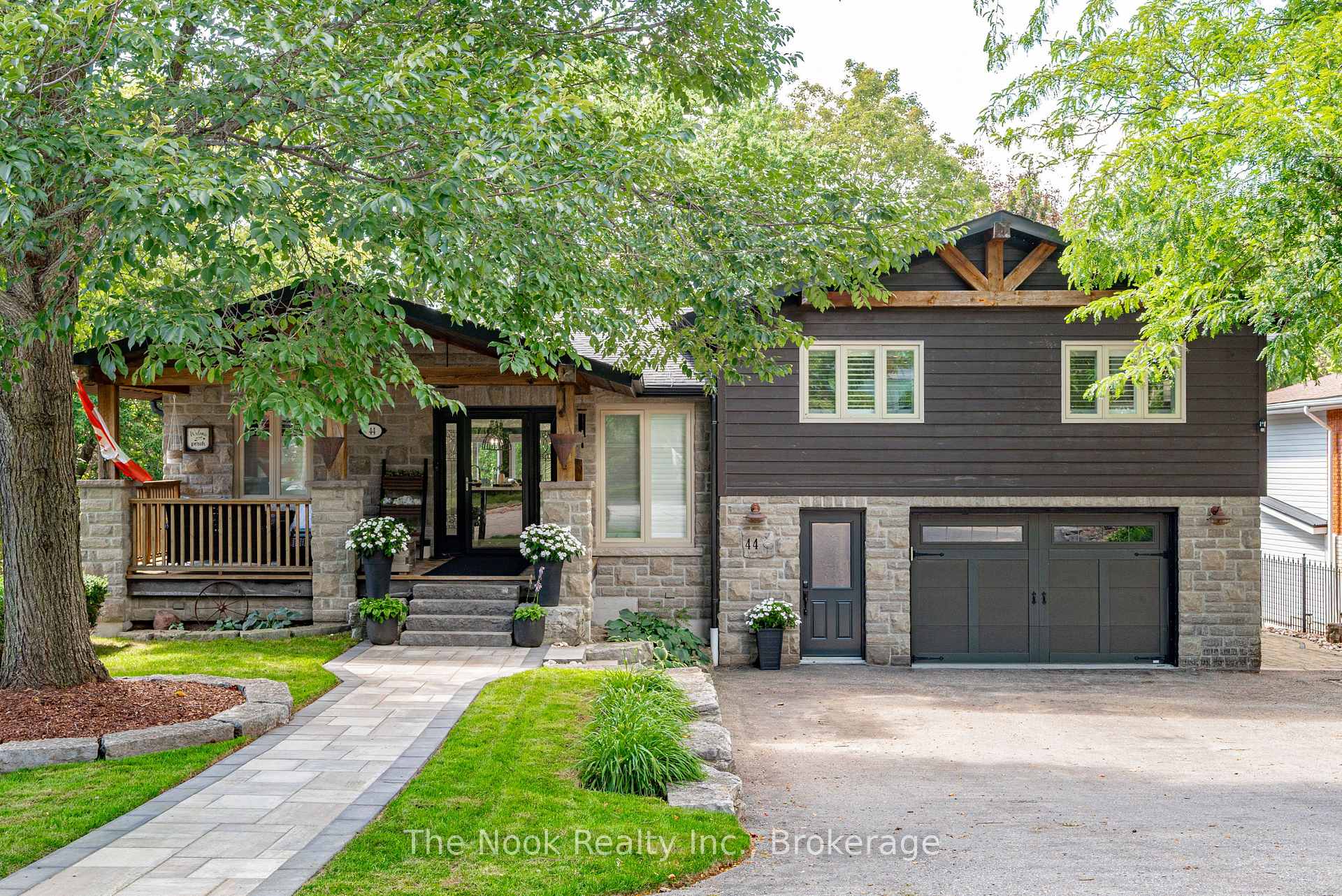 Photo 2 of 44 Bagot Street, Whitby, Brooklin — HOMEH