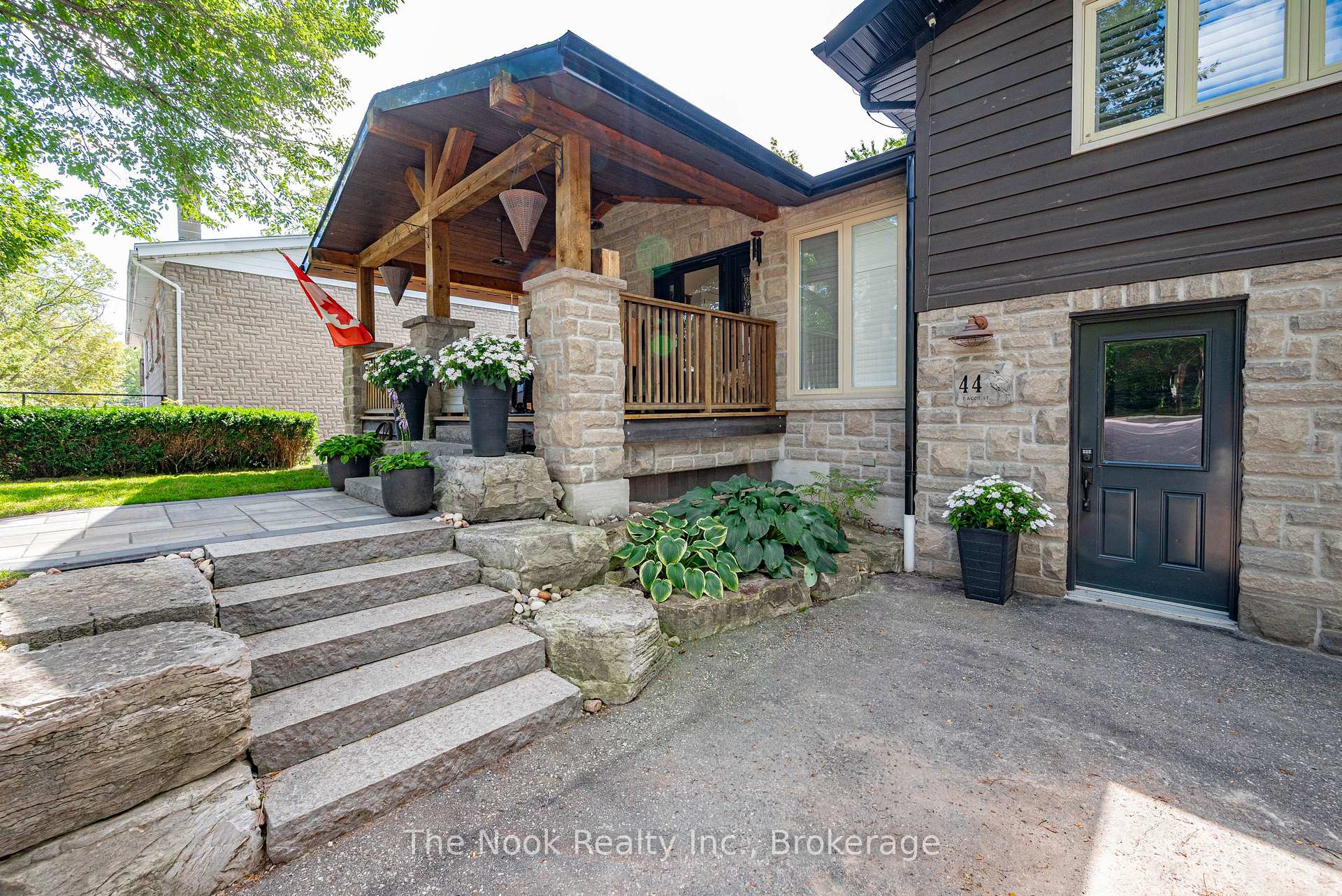 Photo 3 of 44 Bagot Street, Whitby, Brooklin — HOMEH