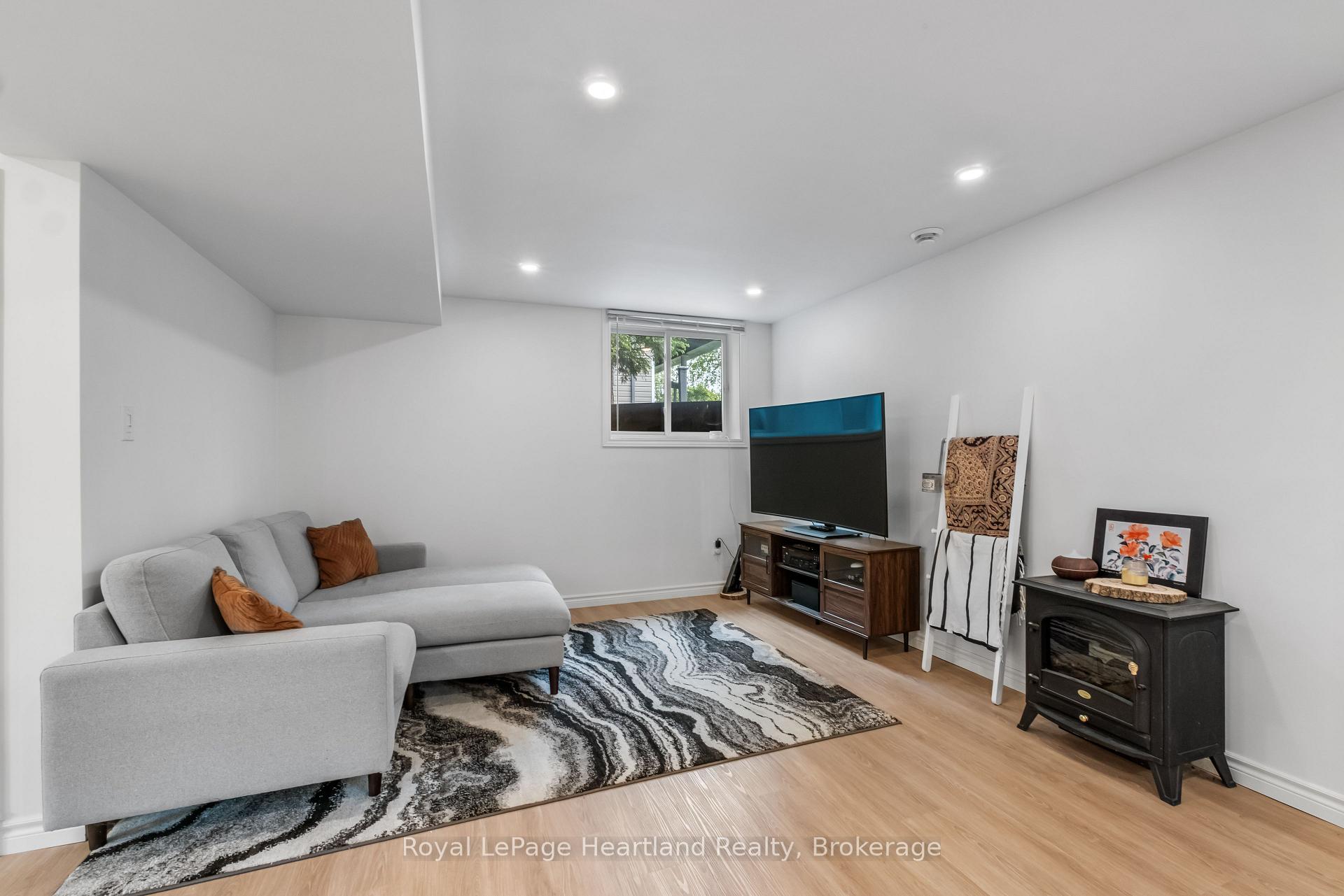 Photo 8 of Unit 2, 43 Raglan Street E, Goderich, Goderich (Town) — HOMEH