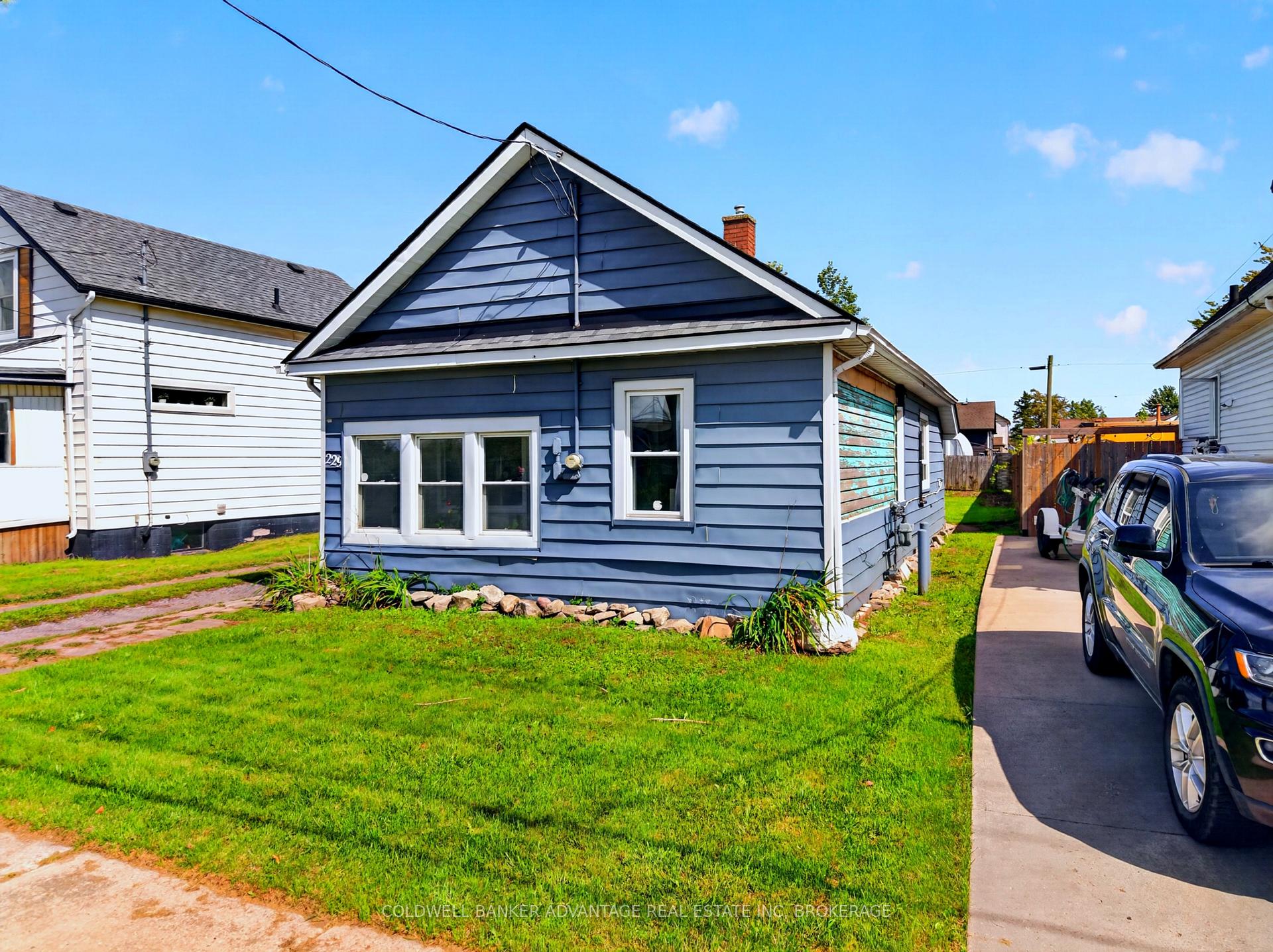 Photo 2 of 229 Dain Avenue, Welland, Lincoln/Crowland — HOMEH
