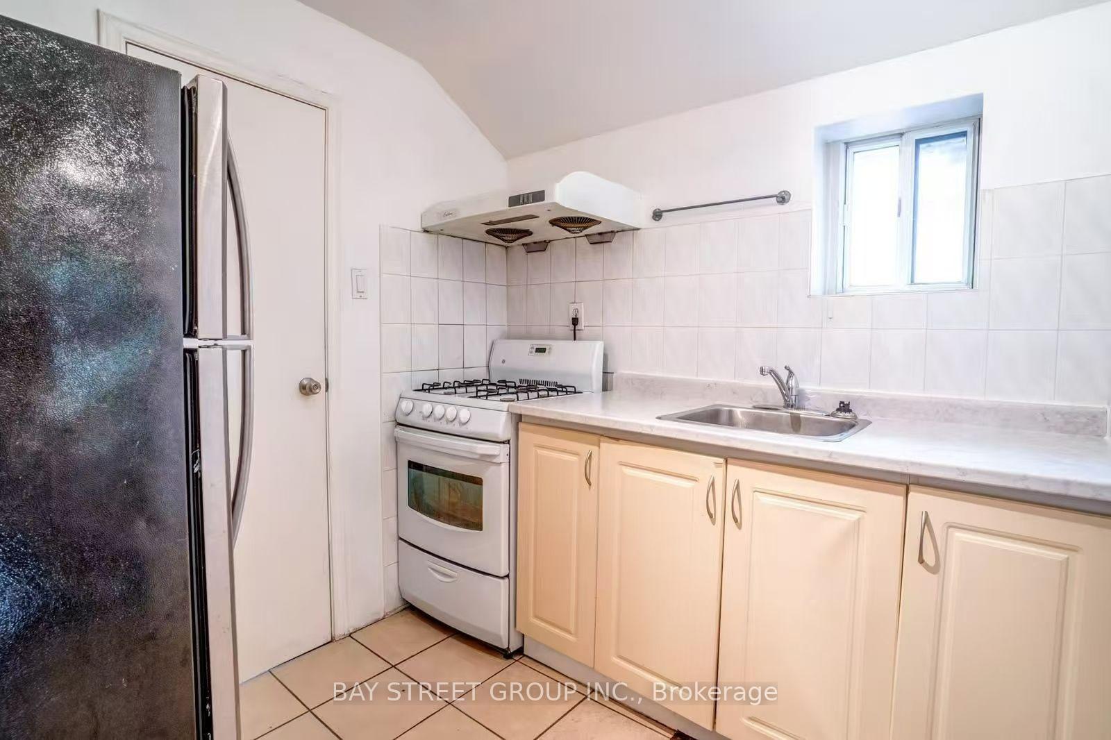 Photo 3 of Unit 2nd Floor, 66 Euclid Avenue, Toronto, Trinity-Bellwoods — HOMEH