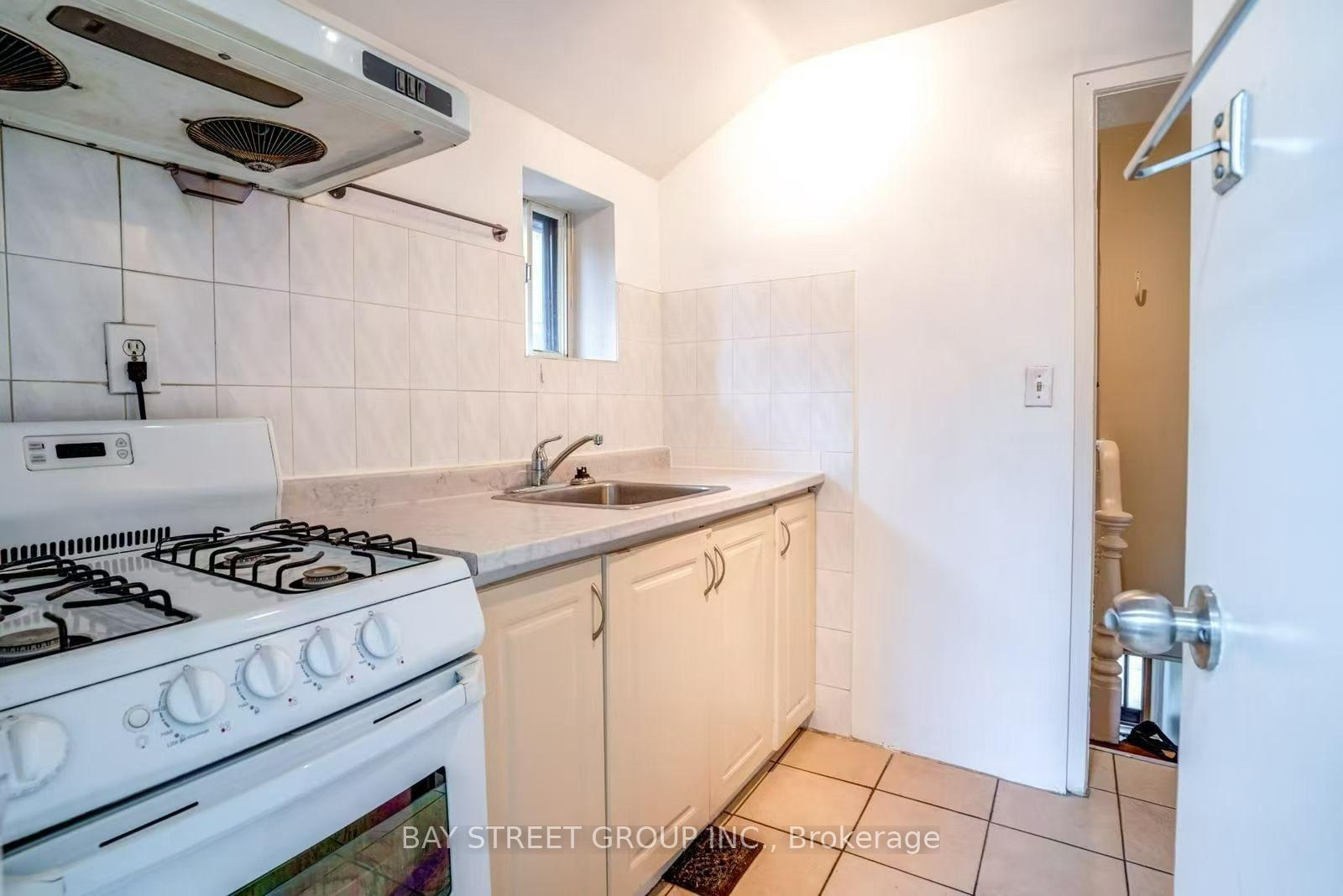 Photo 4 of Unit 2nd Floor, 66 Euclid Avenue, Toronto, Trinity-Bellwoods — HOMEH