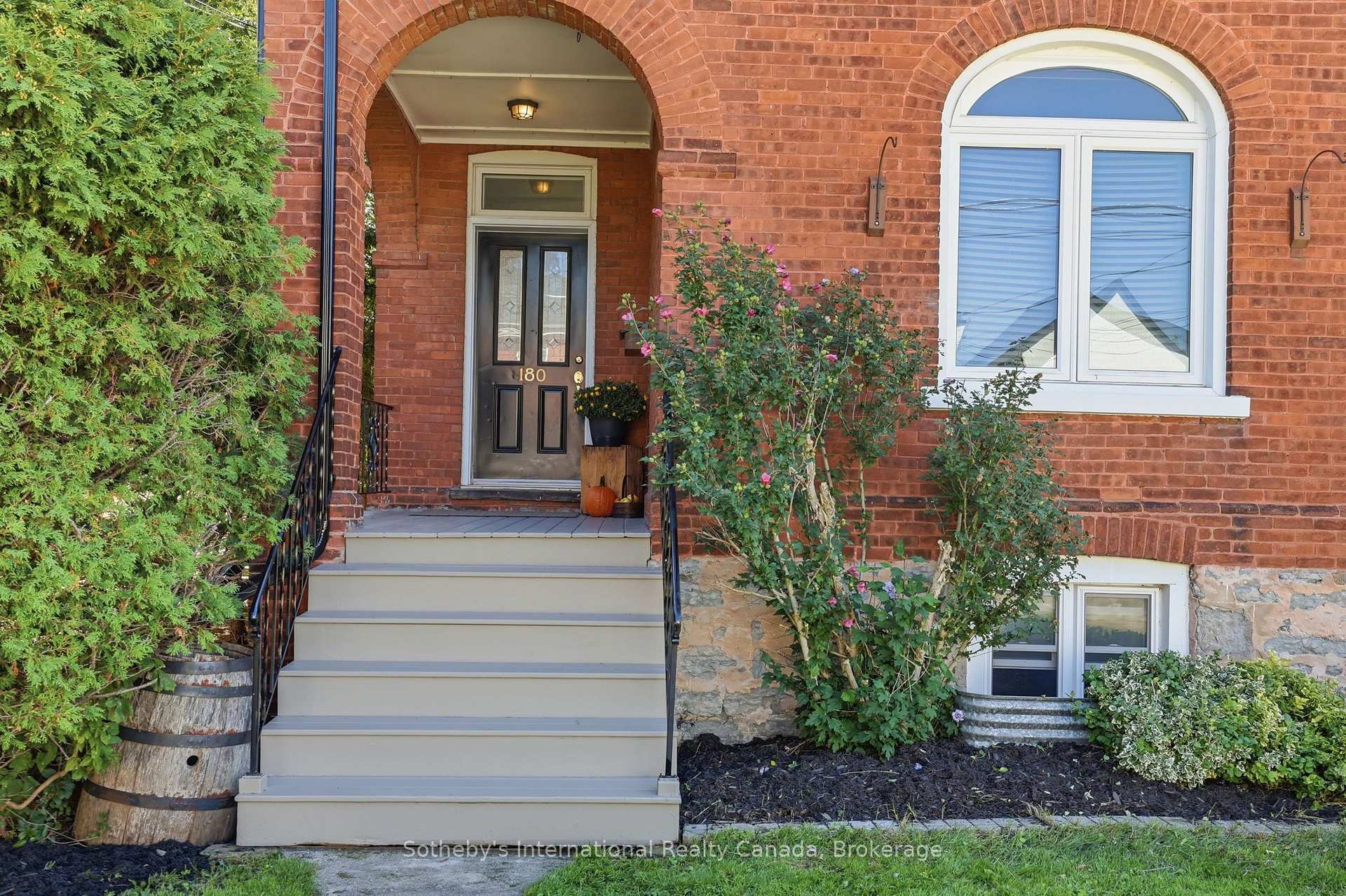 Photo 3 of 180 Second Street, Collingwood — HOMEH