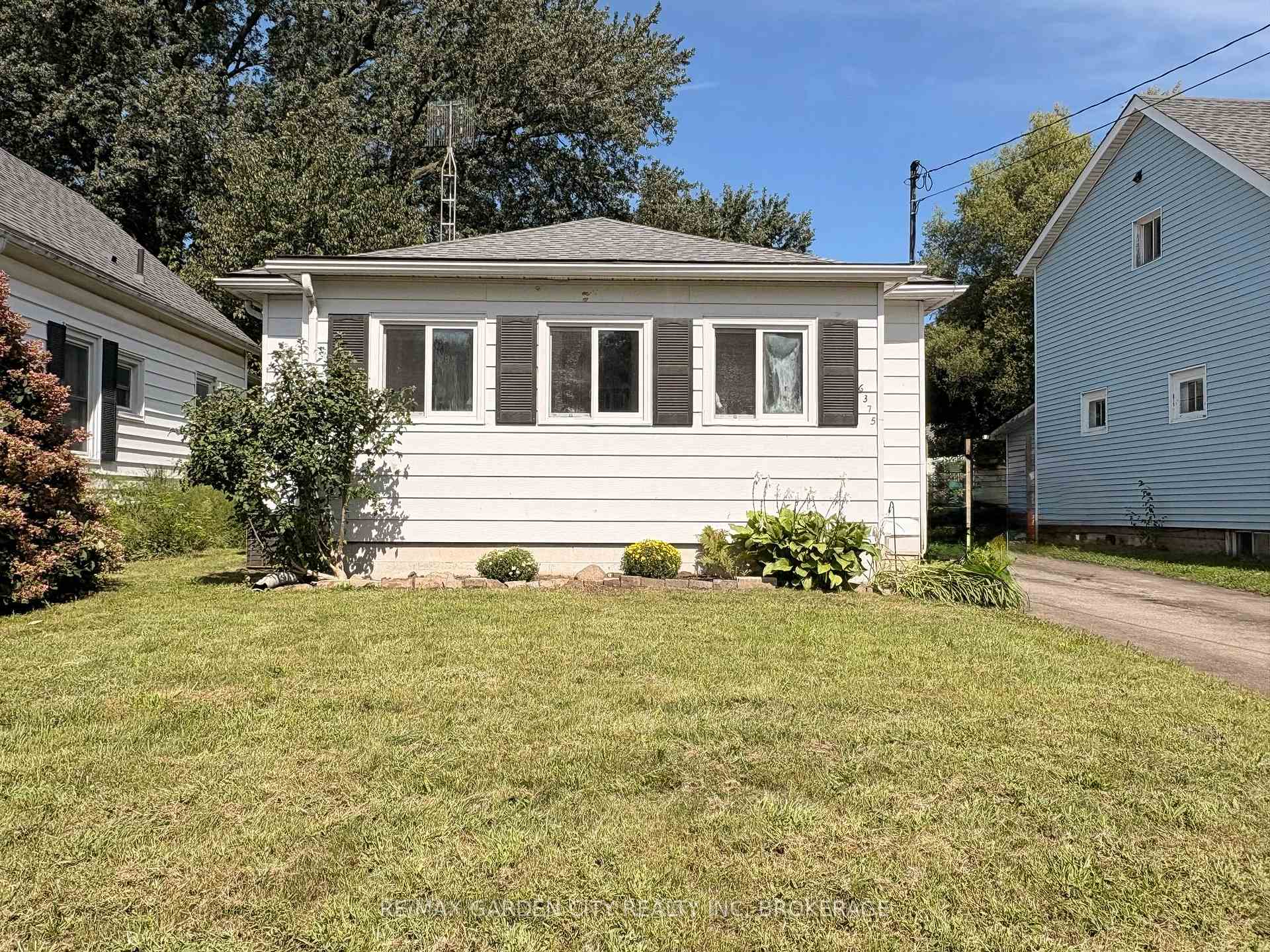 Photo 2 of 6375 Culp Street, Niagara Falls, Dorchester — HOMEH