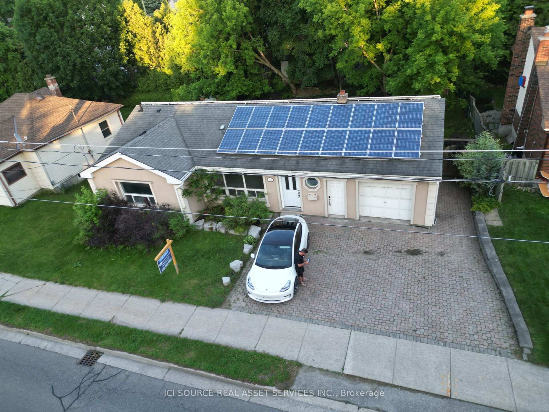 Photo 5 of 52 Speedvale Avenue W, Guelph, Exhibition Park — HOMEH
