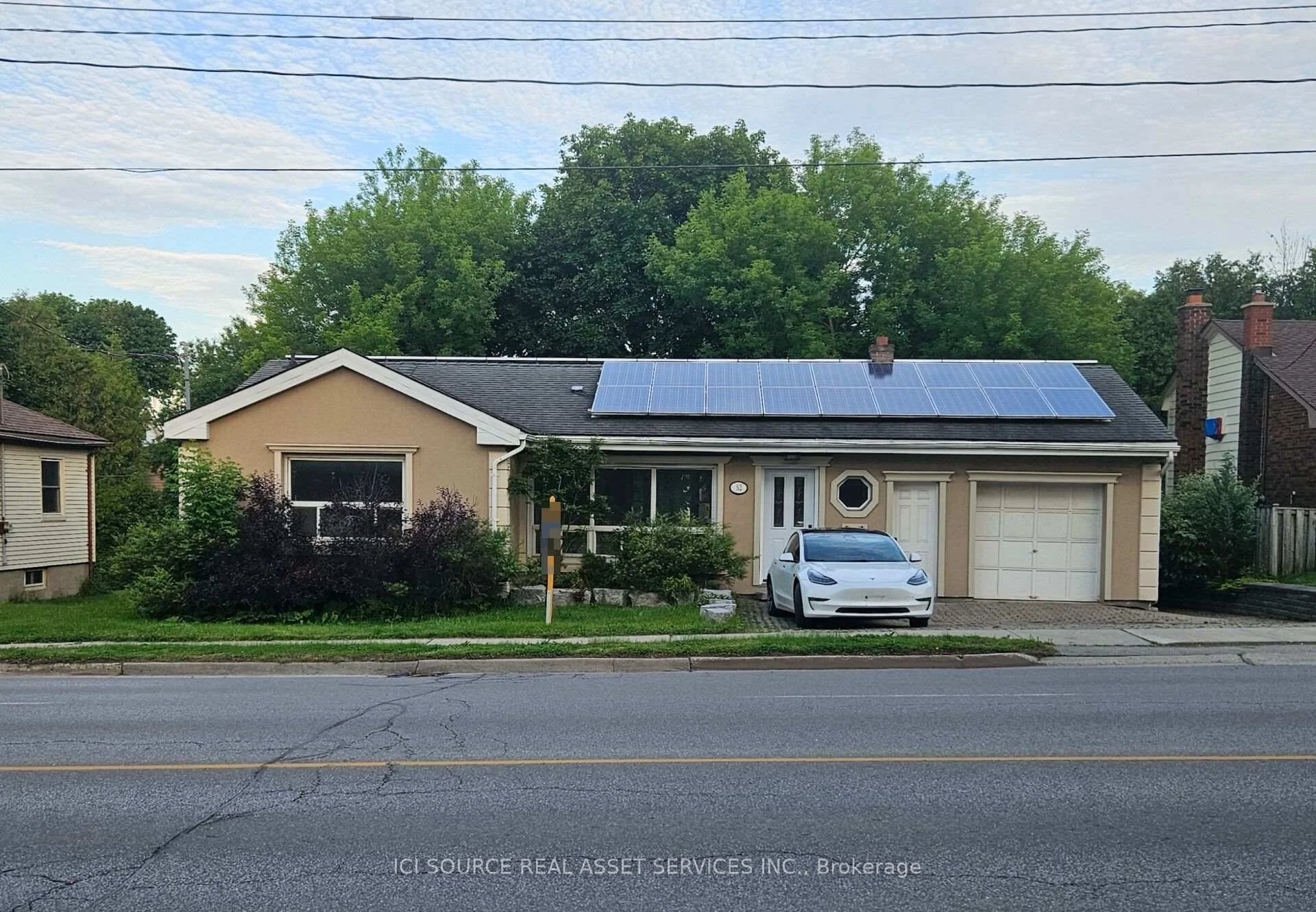 Photo 2 of 52 Speedvale Avenue W, Guelph, Exhibition Park — HOMEH