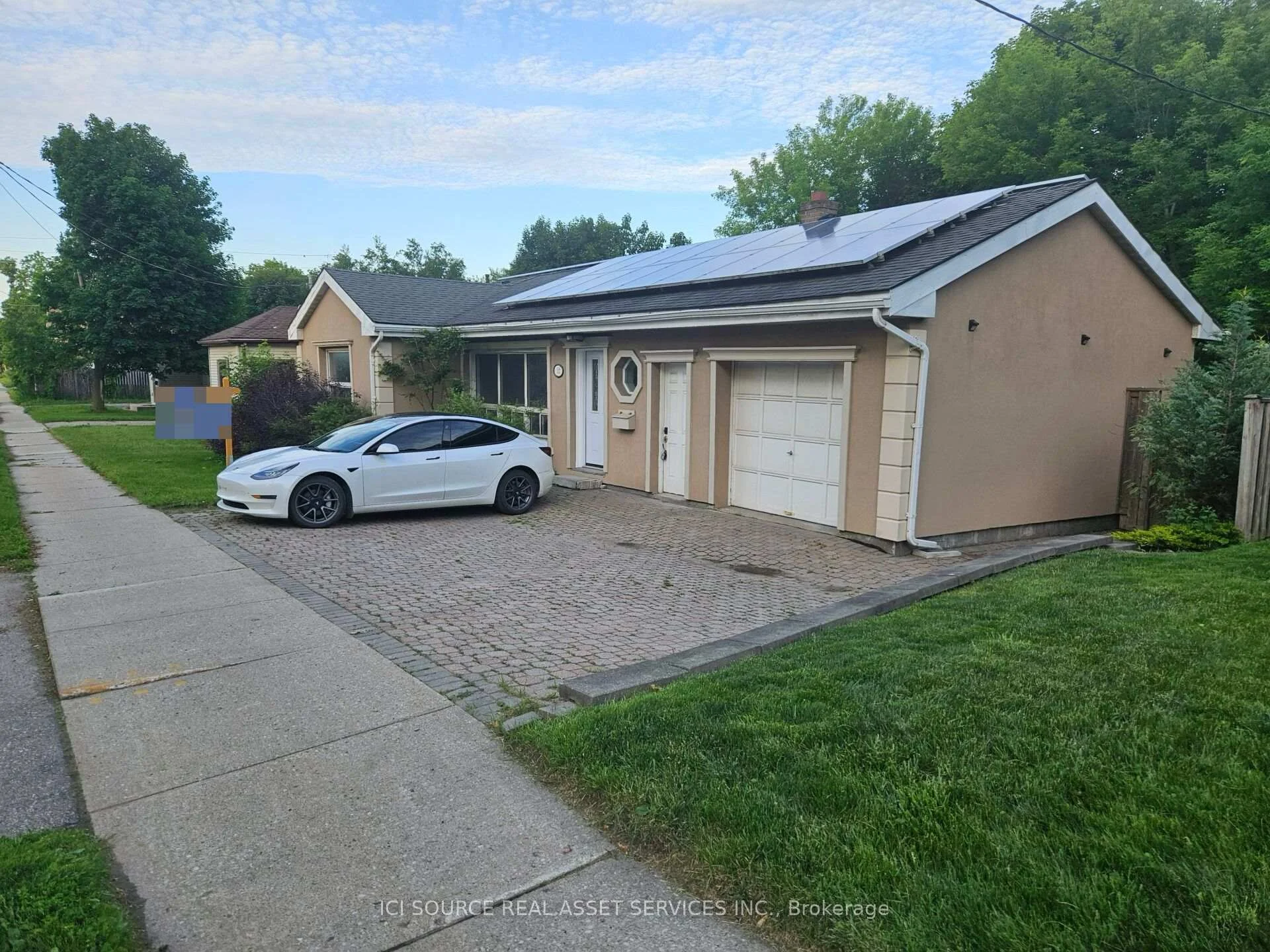 Photo 4 of 52 Speedvale Avenue W, Guelph, Exhibition Park — HOMEH
