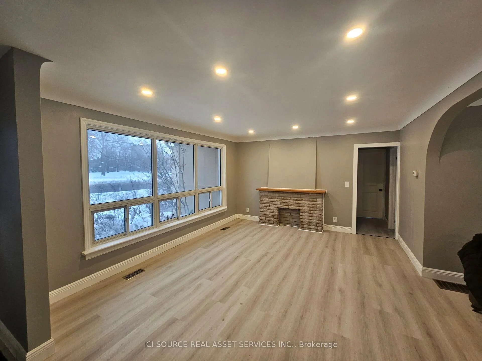 Photo 28 of 52 Speedvale Avenue W, Guelph, Exhibition Park — HOMEH
