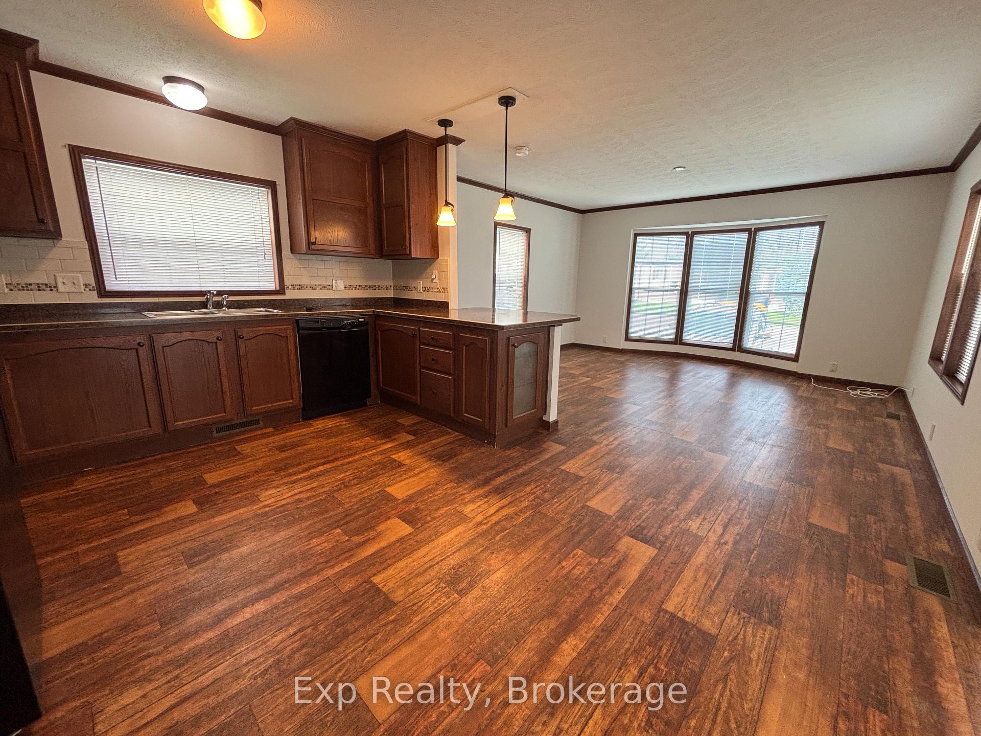 Photo 6 of Unit 11, 311 Dundas Street E, Quinte West, Trenton Ward — HOMEH