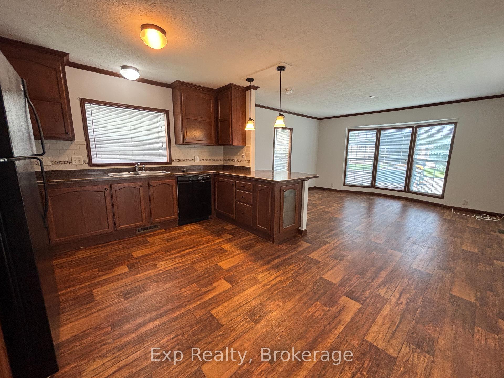 Photo 7 of Unit 11, 311 Dundas Street E, Quinte West, Trenton Ward — HOMEH