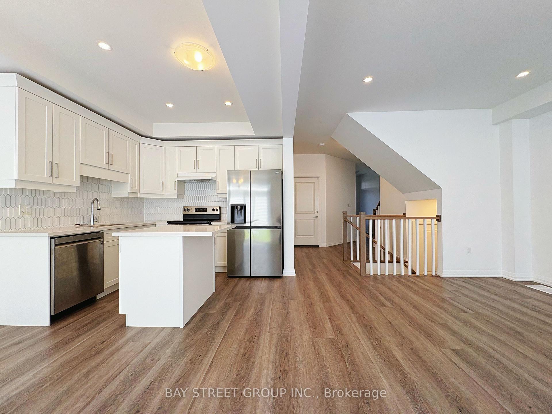 Photo 2 of 7405 Matteo Drive, Niagara Falls, Brown — HOMEH