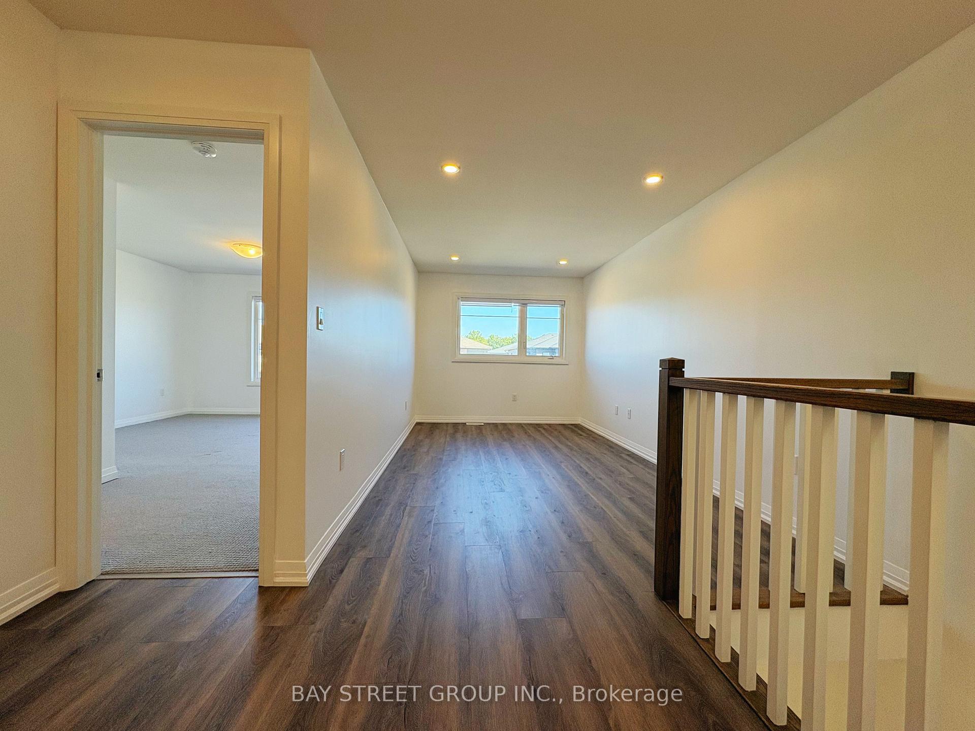Photo 10 of 7405 Matteo Drive, Niagara Falls, Brown — HOMEH