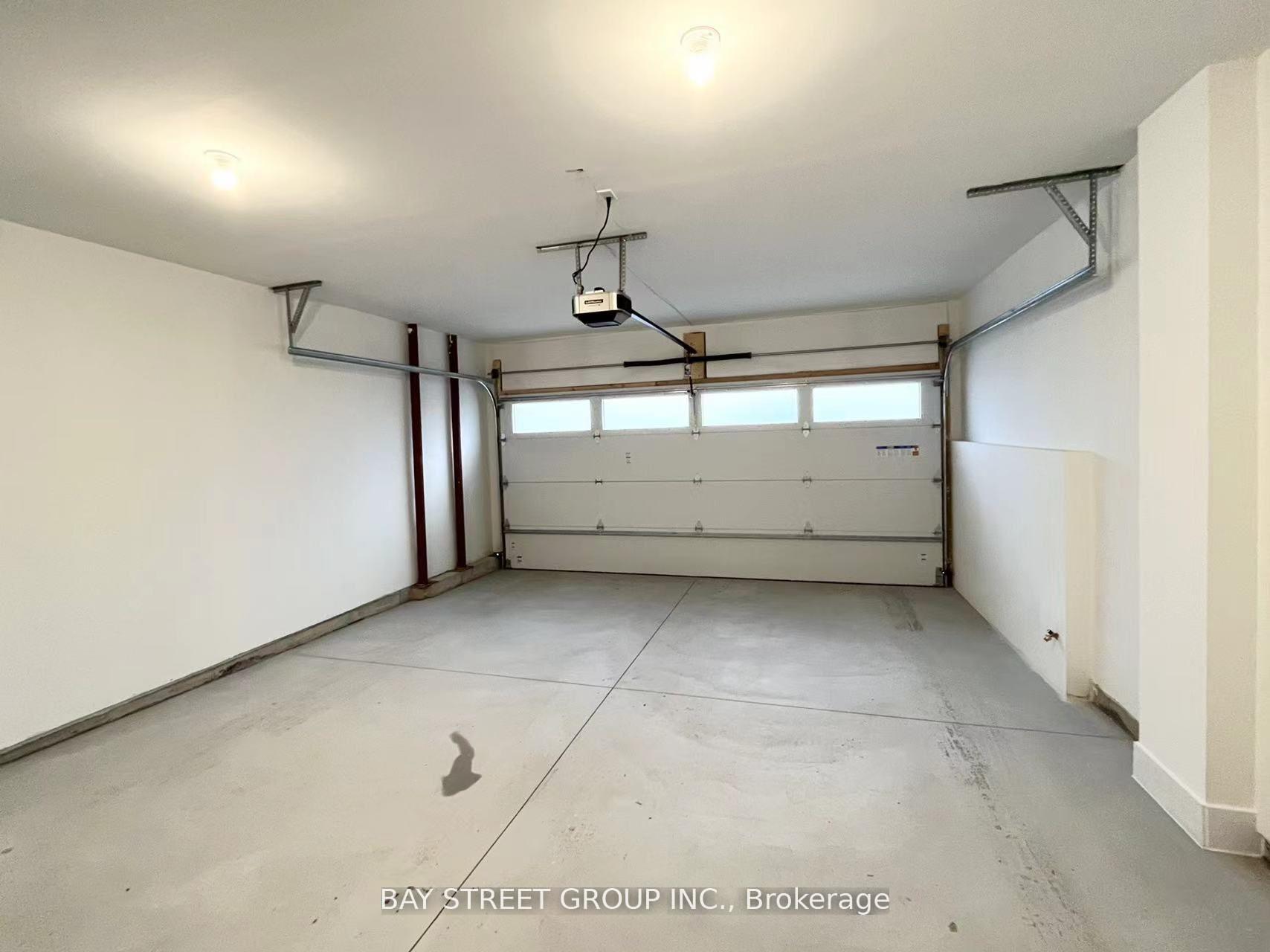 Photo 17 of 7405 Matteo Drive, Niagara Falls, Brown — HOMEH