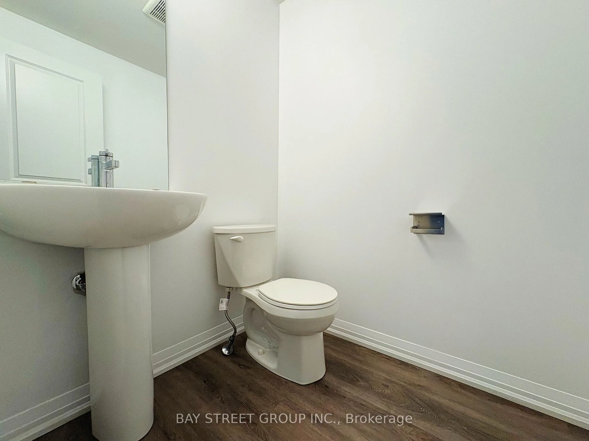 Photo 7 of 7405 Matteo Drive, Niagara Falls, Brown — HOMEH