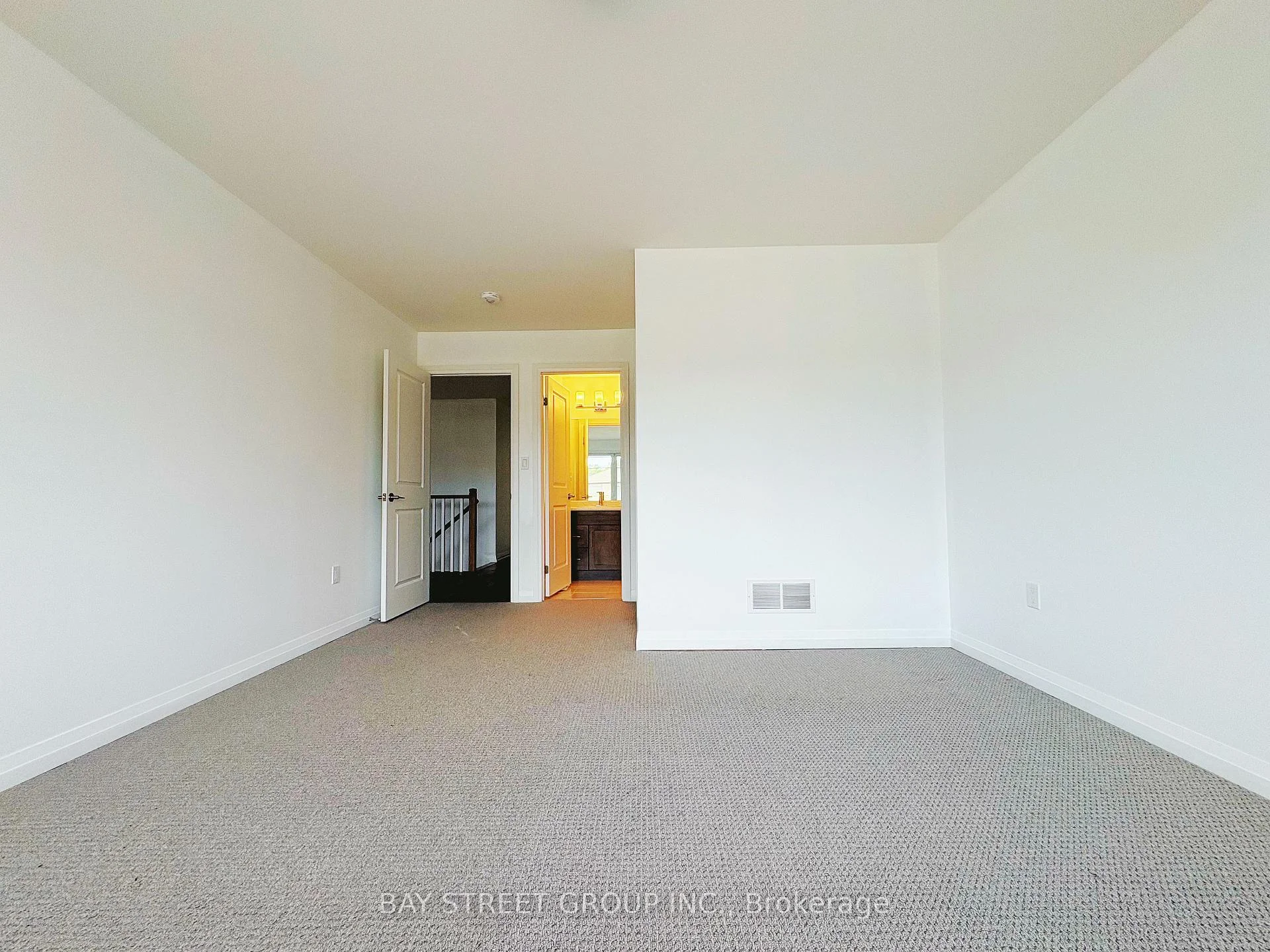 Photo 12 of 7405 Matteo Drive, Niagara Falls, Brown — HOMEH