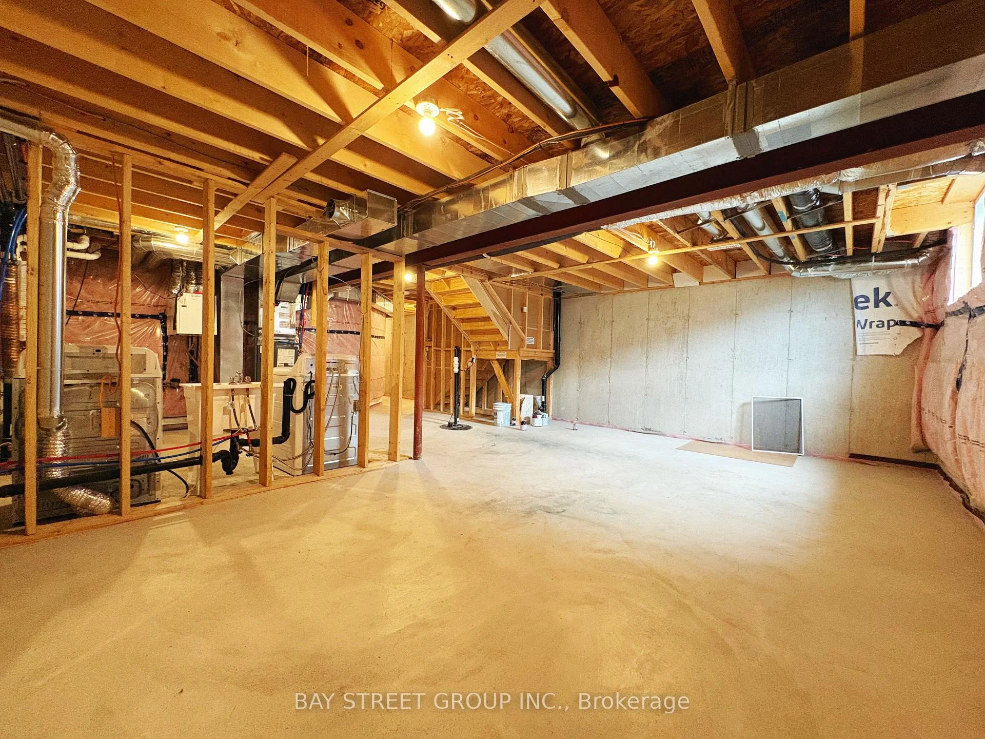 Photo 19 of 7405 Matteo Drive, Niagara Falls, Brown — HOMEH