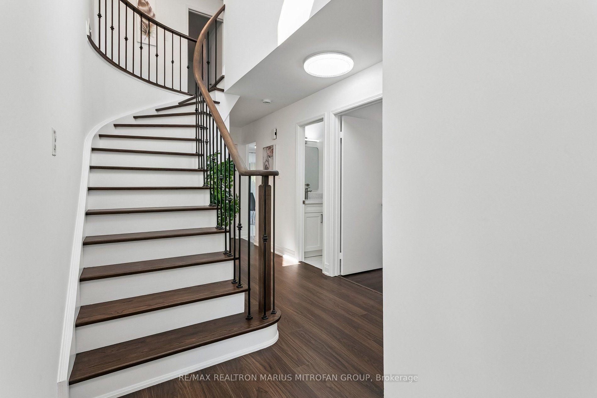 Photo 3 of 1287 Willowbank Trail, Mississauga, Rathwood — HOMEH
