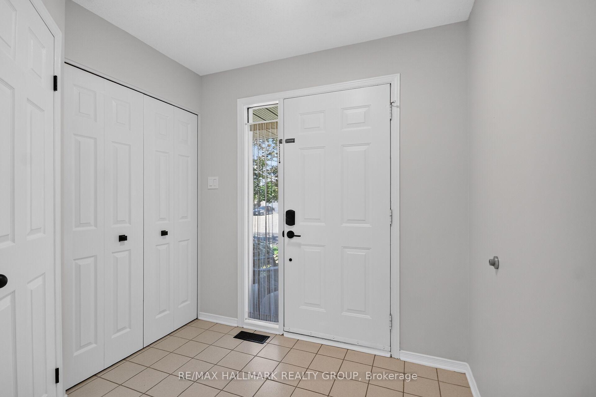 Photo 3 of 82 Whalings Circle, Ottawa, Stittsville (Central) — HOMEH