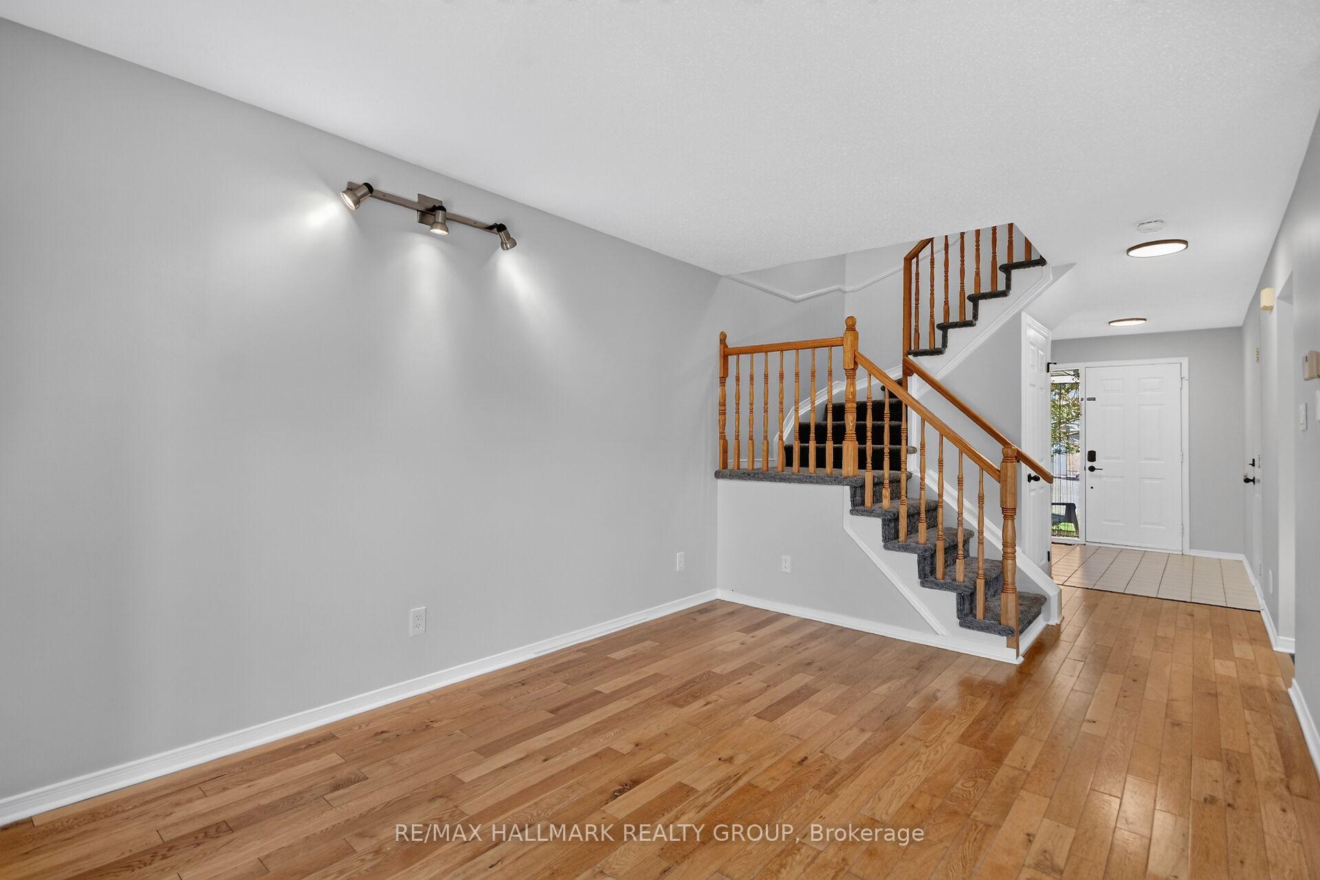 Photo 6 of 82 Whalings Circle, Ottawa, Stittsville (Central) — HOMEH